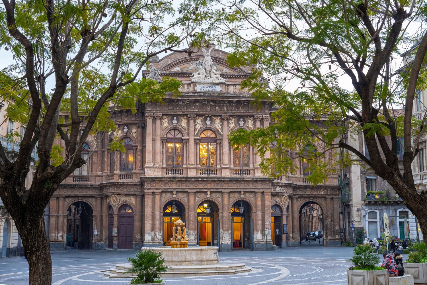 Teatro Massimo Bellini di Catania, architettura storica siciliana, fotografia urbana.
