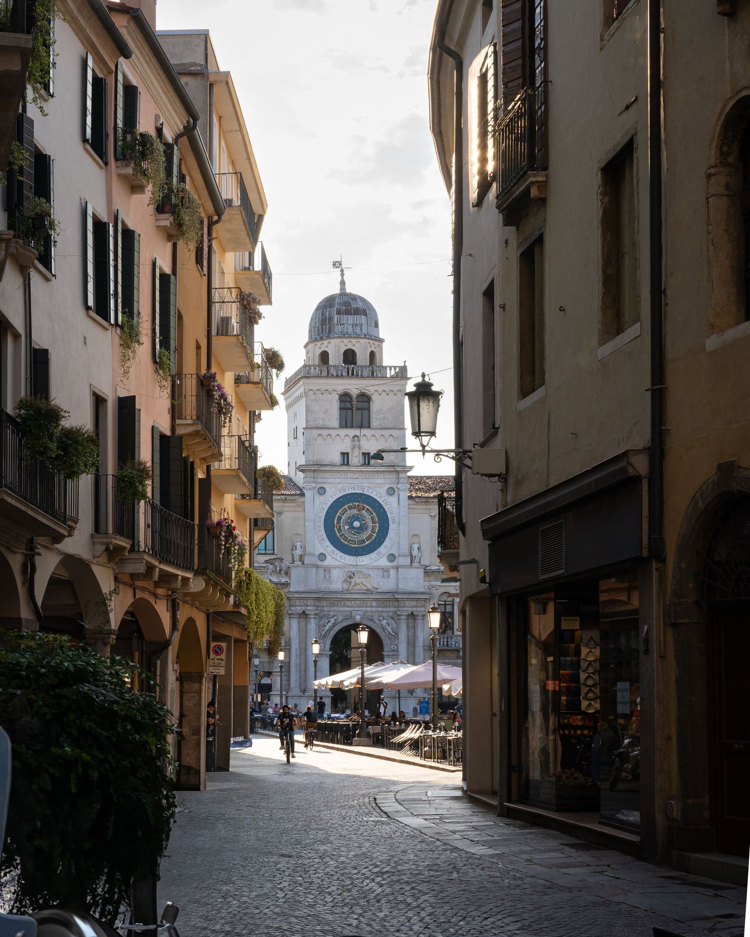 Scorcio su piazza dei Signori a Padova. Fotografia urbana