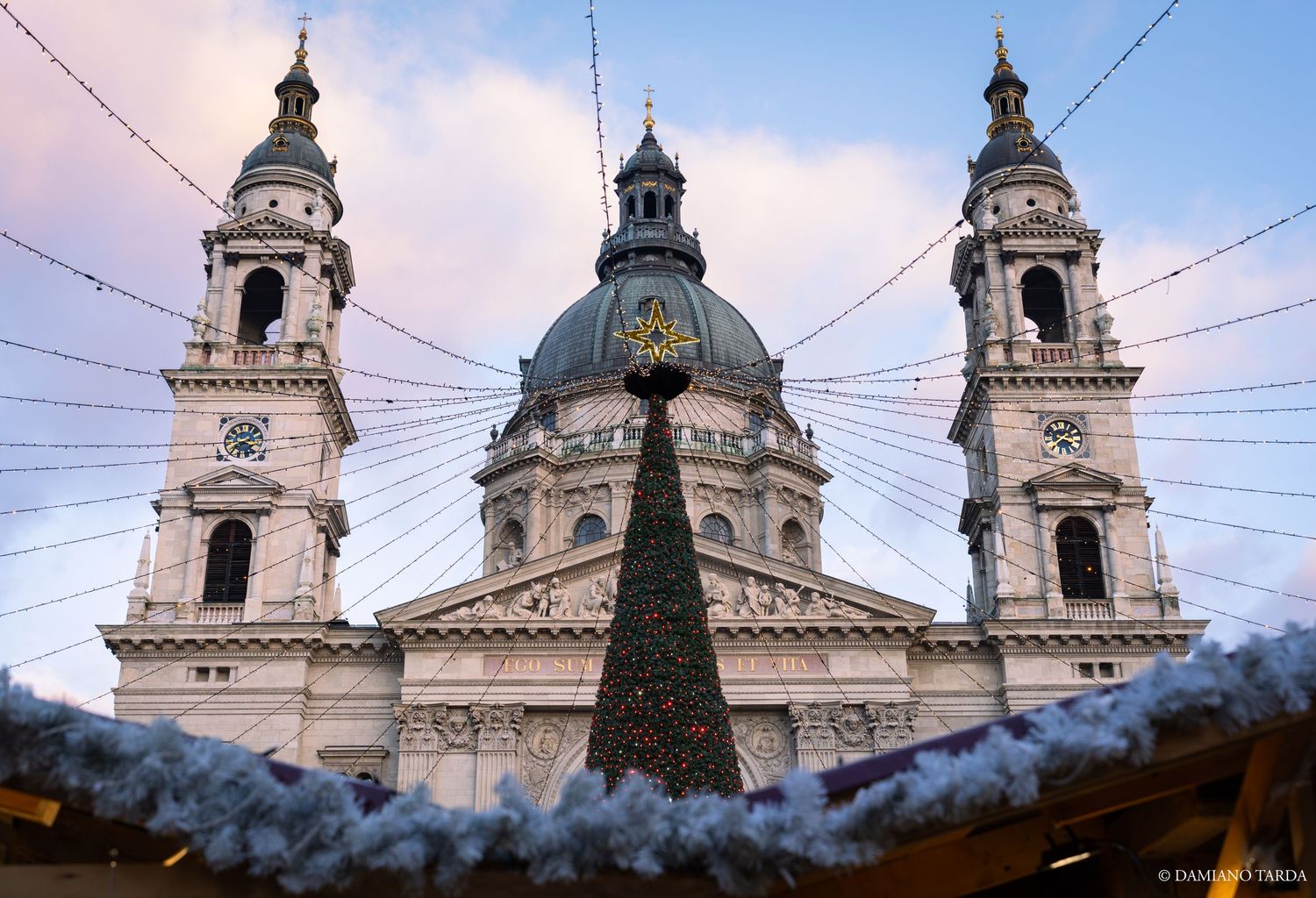 Basilica di santo Stefano, Budapest, Ungheria, durante i mercatini di Natale