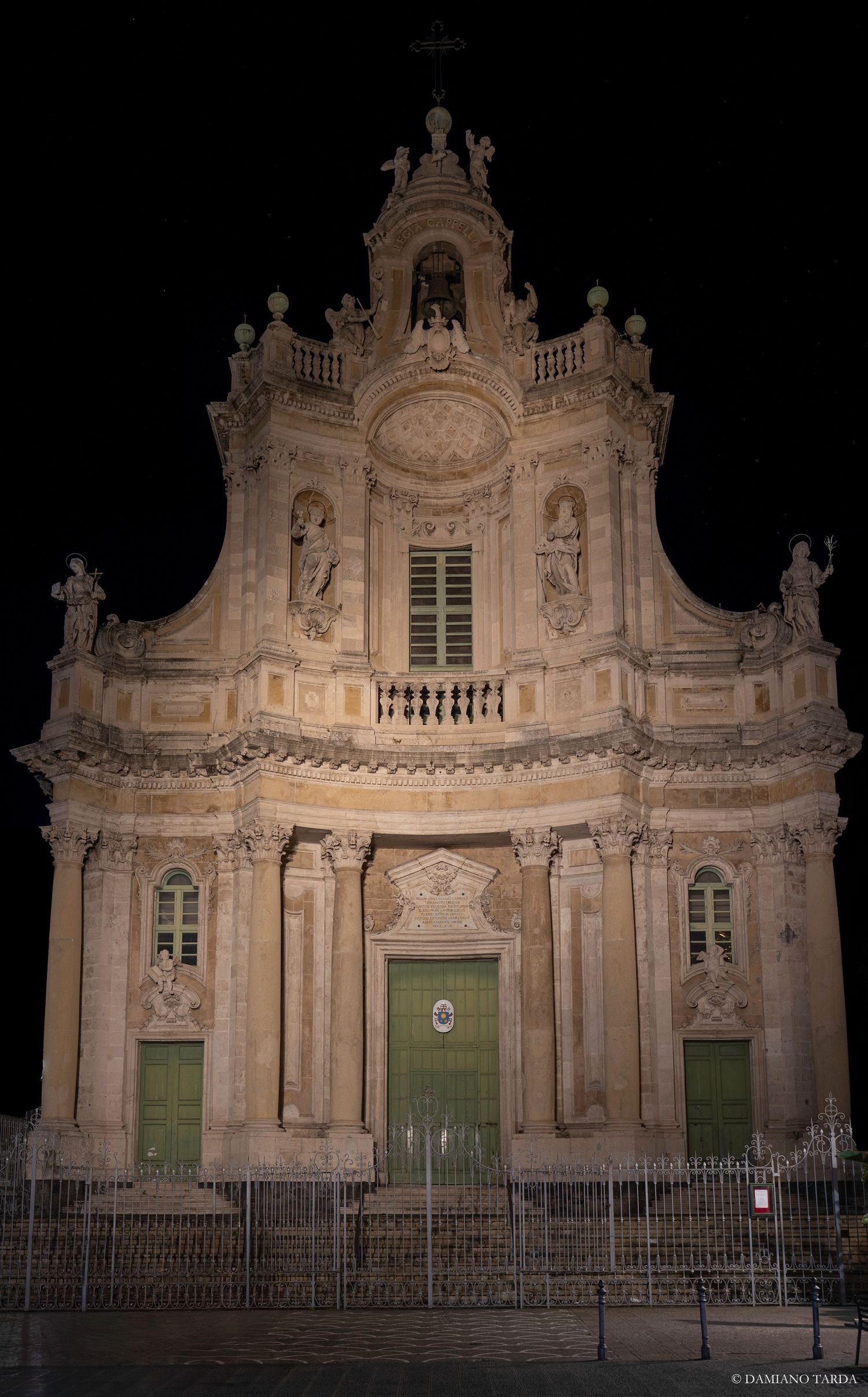 Facciata notturna della basilica collegiata, Catania. Barocco. Santa Maria dell'Elemosina