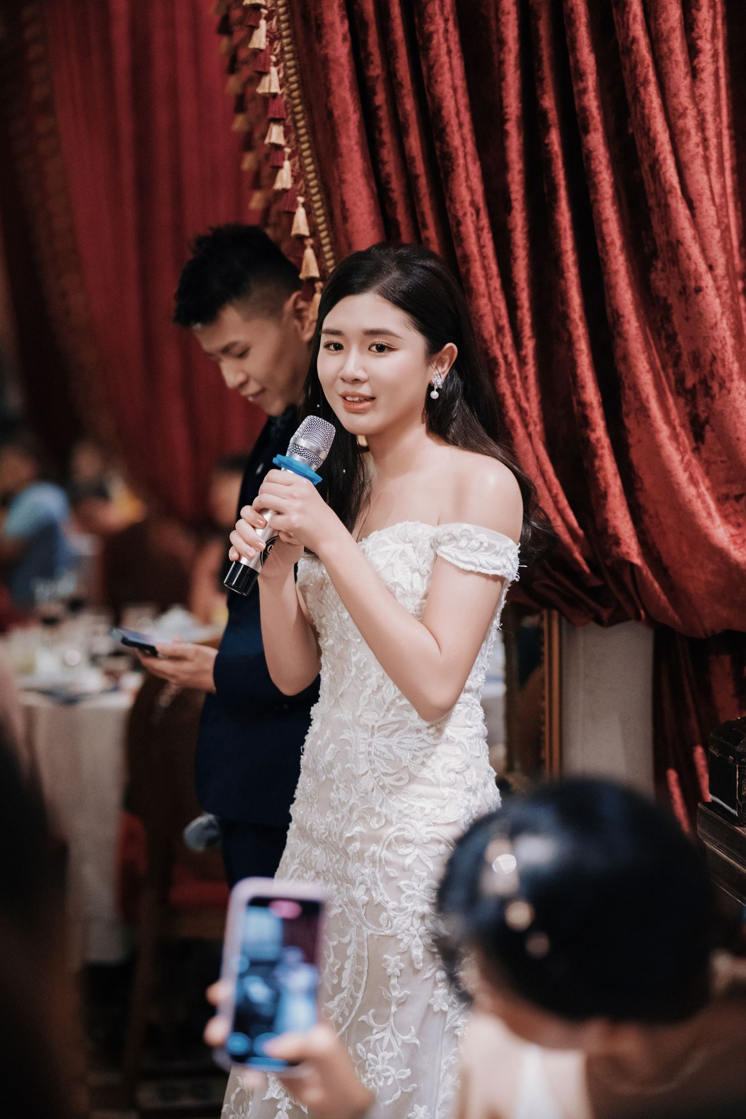 Bride giving a thank you speech at a Peranakan-style Kebaya Dining Room, Seven Terraces Penang wedding dinner