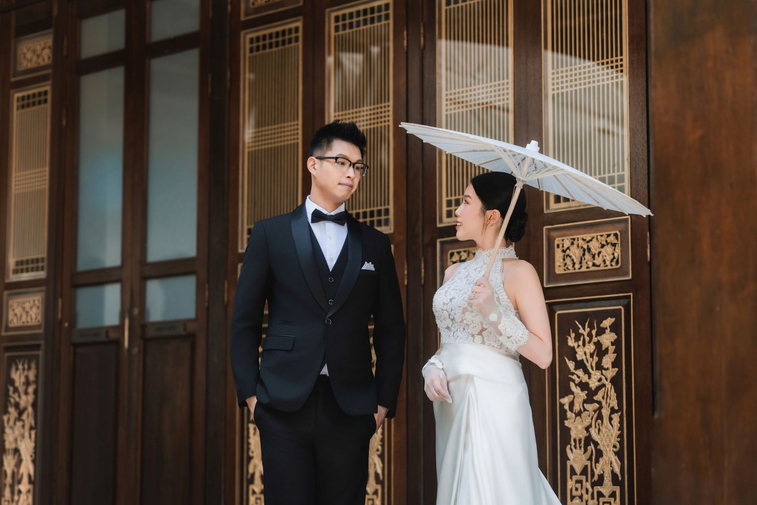 Elegant Seven Terraces Penang wedding photography featuring a couple in front of traditional Peranakan gilded doors