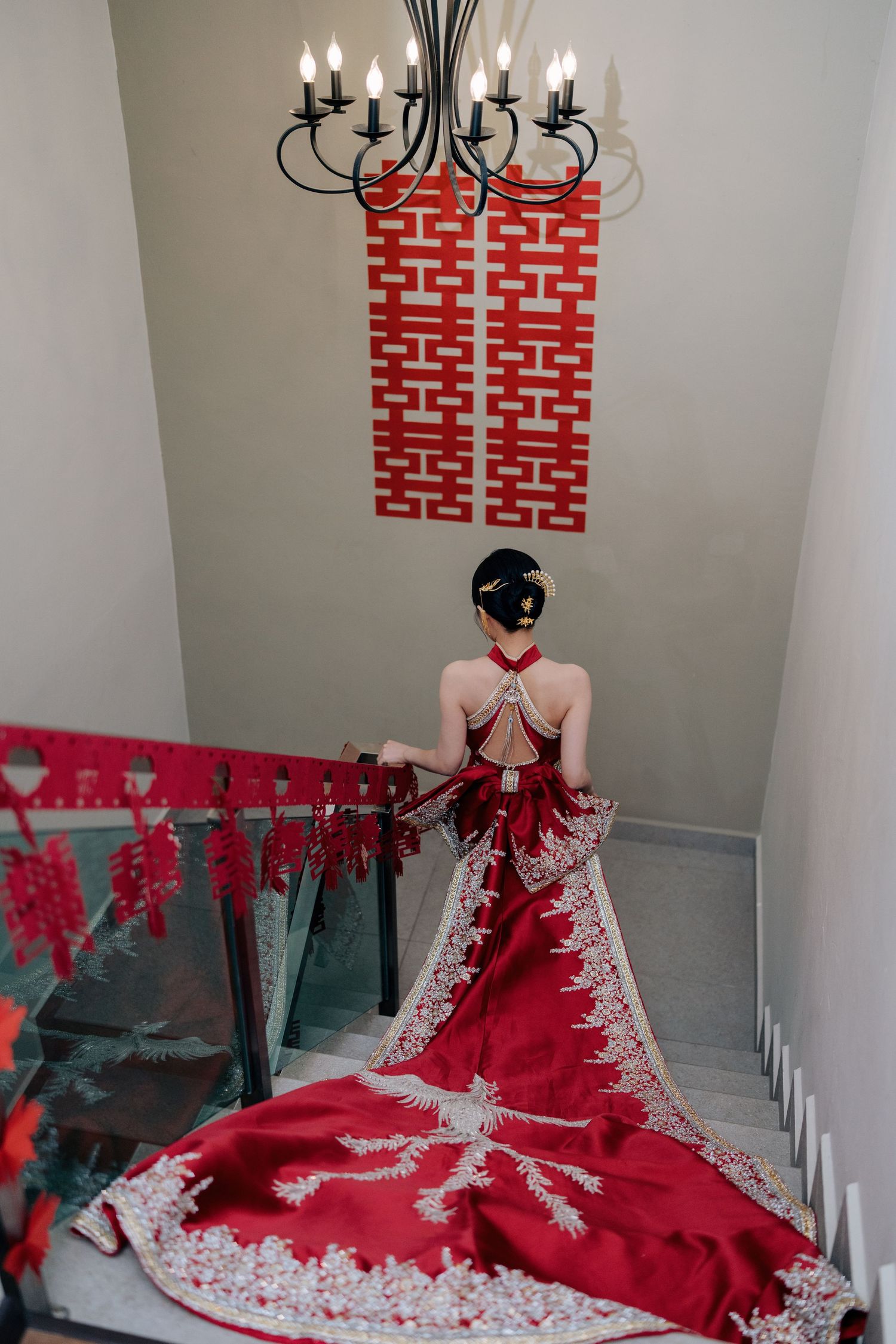 Bride showcases a modern red Kua with an embroidered train for a Traditional Chinese Wedding