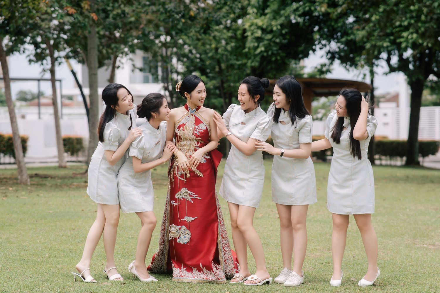 Bridesmaids posing with the bride in a red cheongsam for a Traditional Chinese Wedding