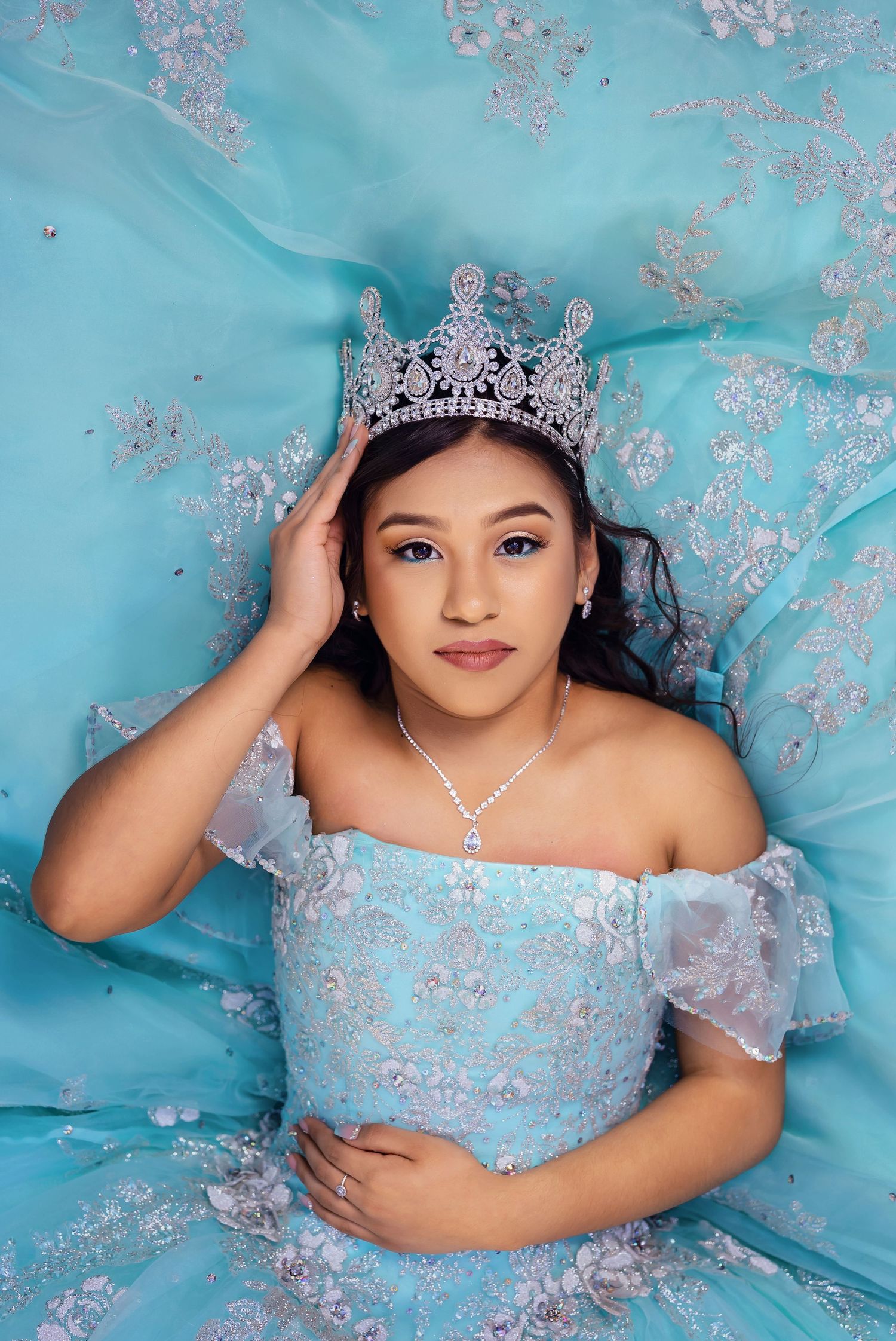 Quince crown ideas, Quince Photos, Quince Flowers, XV photographer, Quinceañera dress