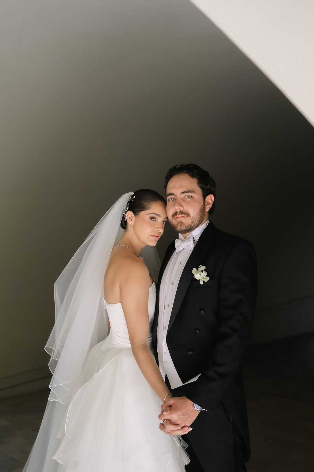 Candid wedding moment at Guadalajara wedding. Documentary storytelling and emotional honesty by Luiz del Rio.
