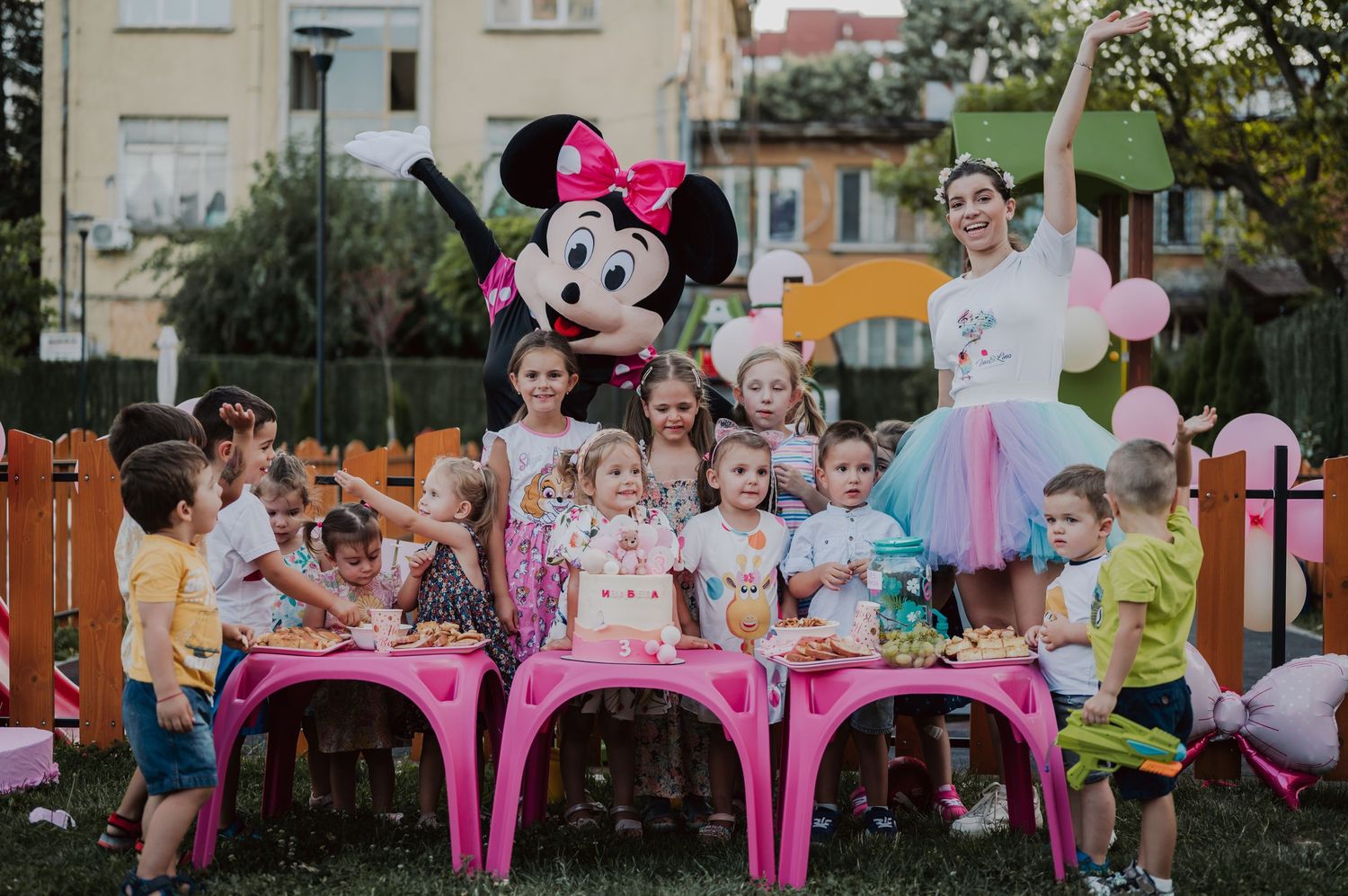 фотограф за детски рожден ден, детски фотограф, фотограф за детско парти, фотограф София, Карина Беновска, ина и лина, мики маус, градинско