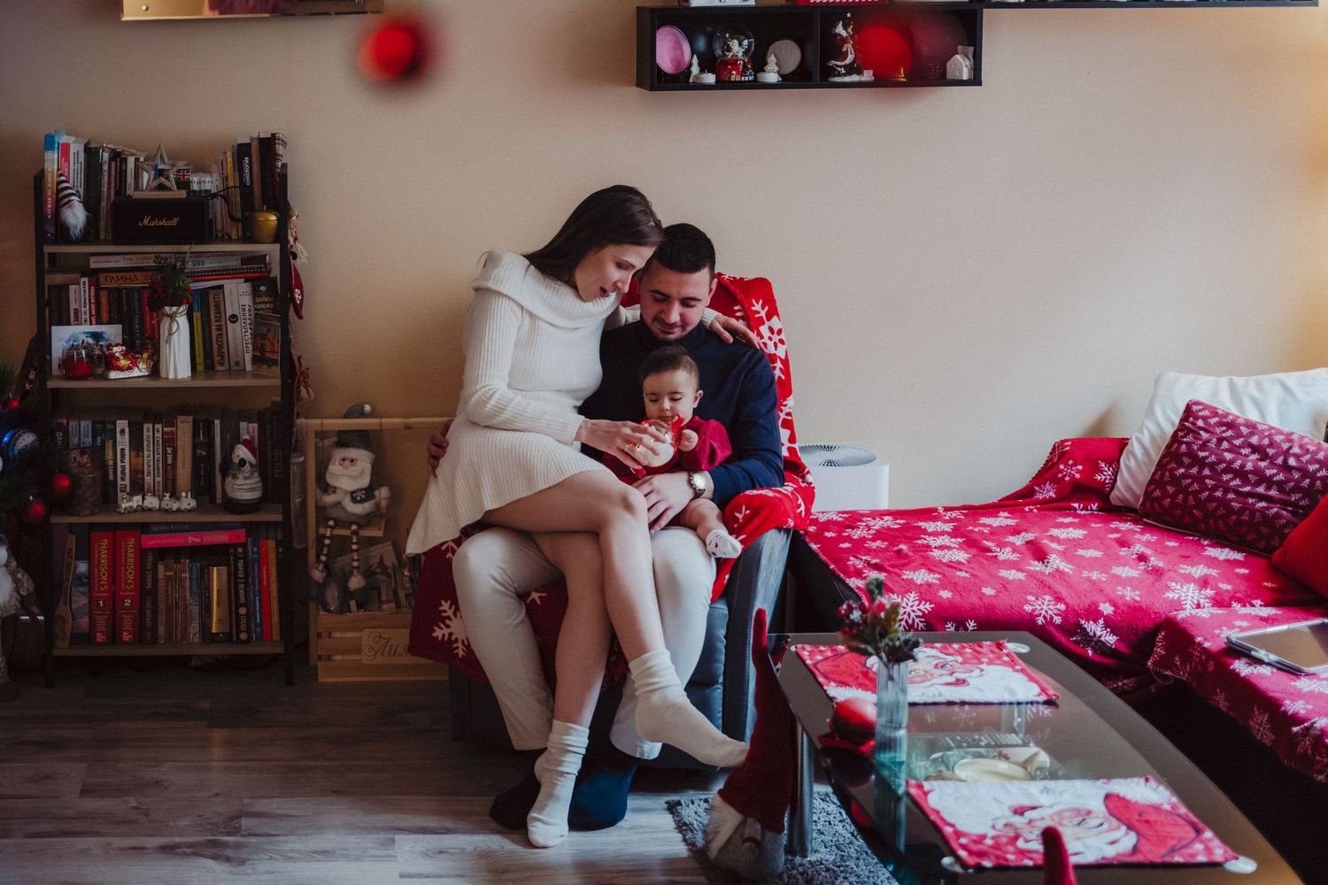 Семеен фотограф, семейна фотосесия, домашна фотосесия, фотосесия вкъщи, коледна фотосесия, семейна фотография, автентична семейна фотография