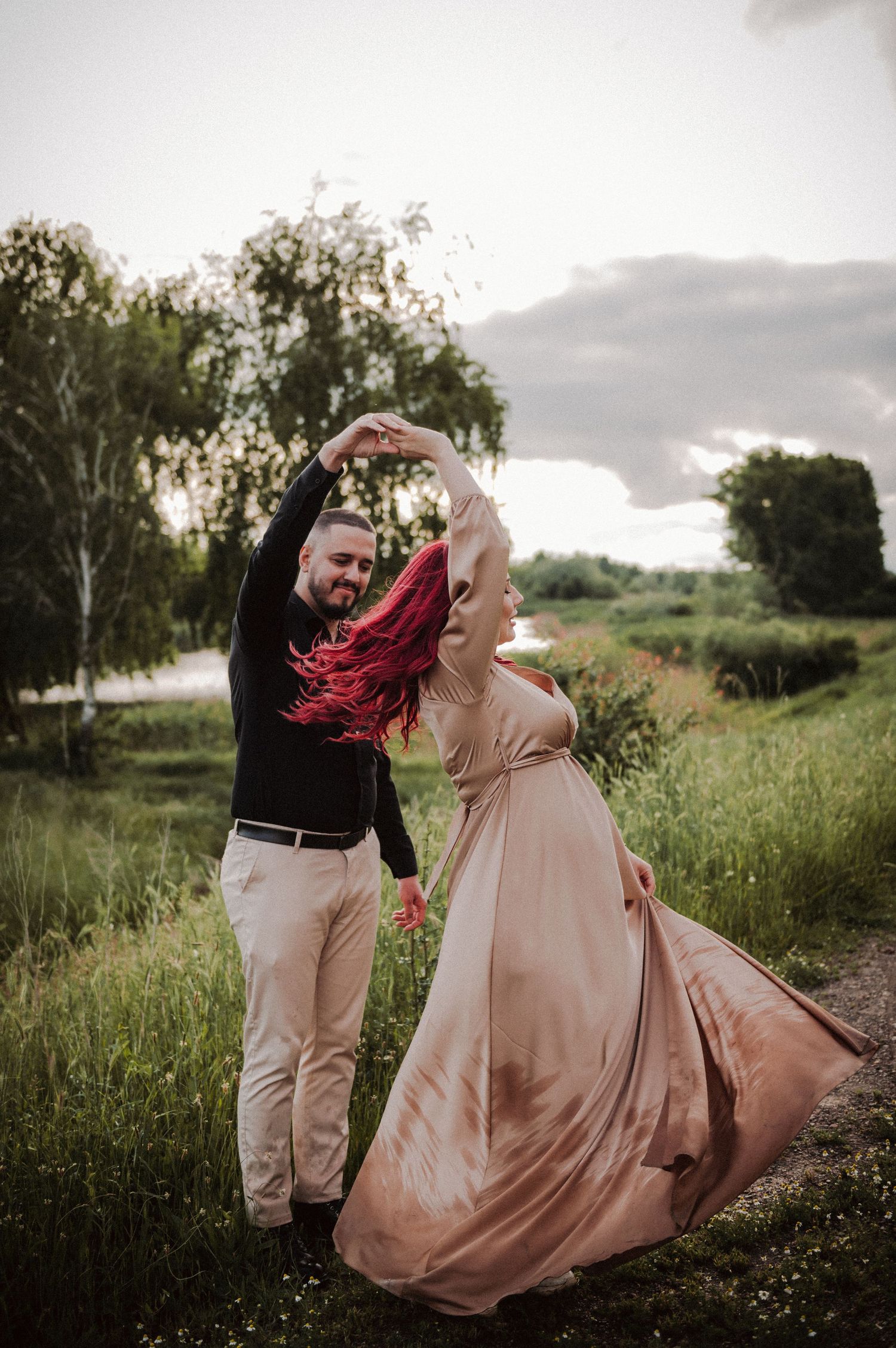 Семеен фотограф, семейна фотосесия, бременна фотосесия, фотосесия по залез, семейна фотография, Карина Беновска, фотосесия в полето