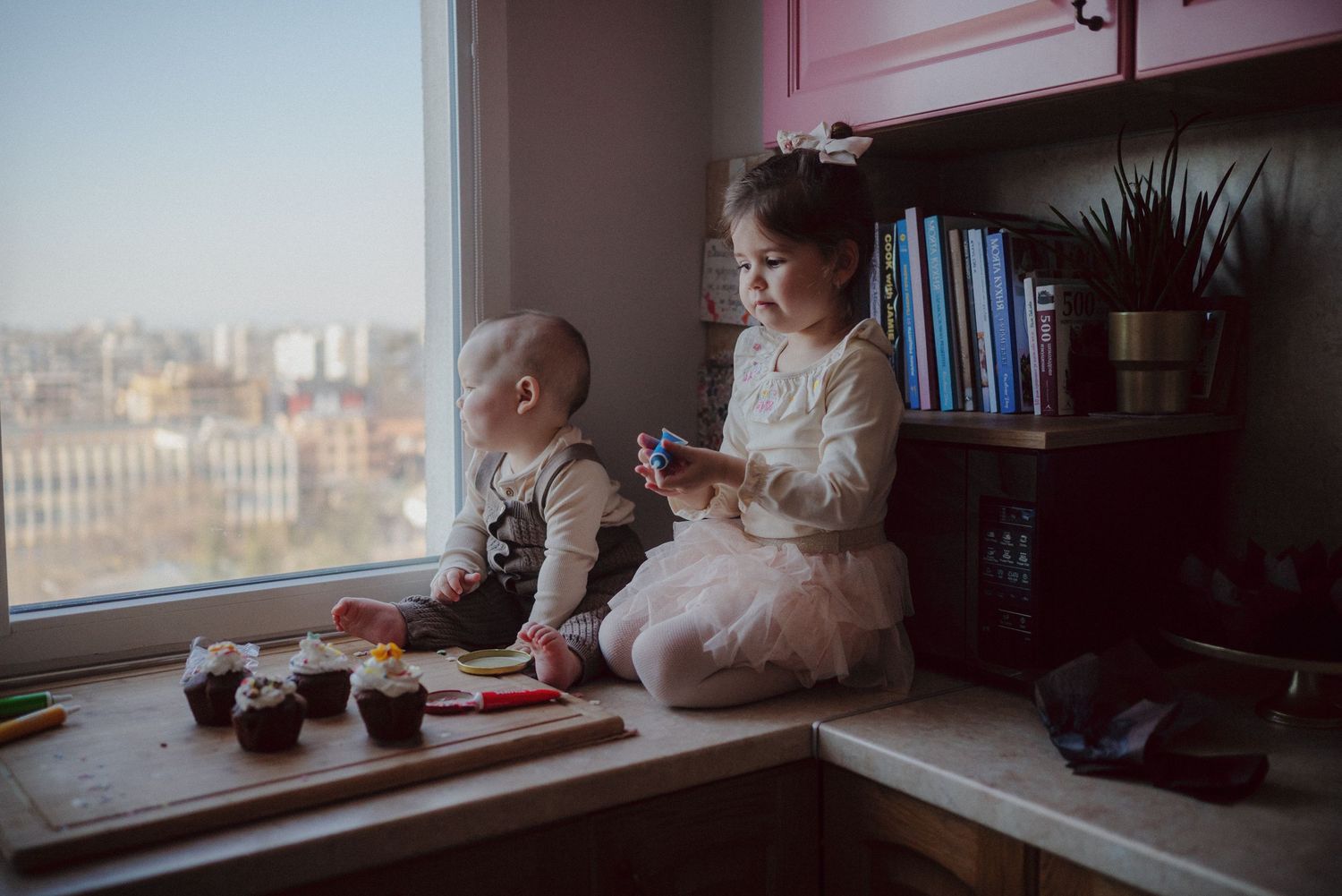 Семеен фотограф, семейна фотосесия, домашна фотосесия, фотосесия вкъщи, семейна фотография, автентична семейна фотография, Карина Беновска