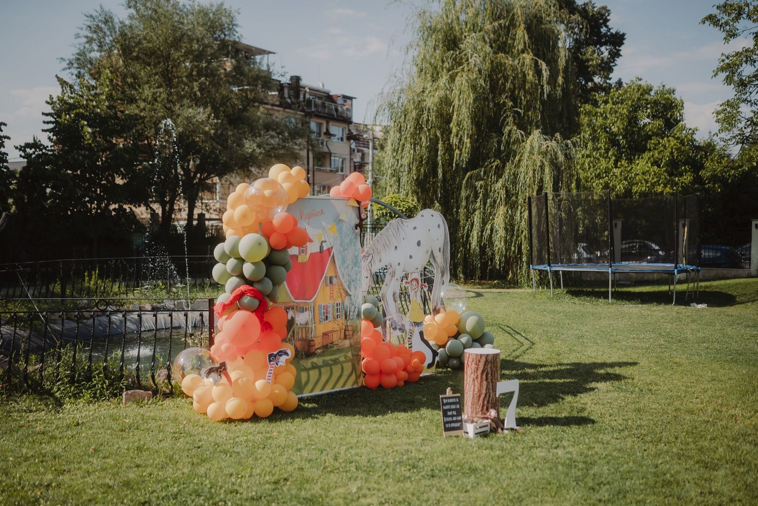 фотограф за детски рожден ден, детски фотограф, фотограф за детско парти, фотограф София, Карина Беновска, градина смърфони, малкото комарче