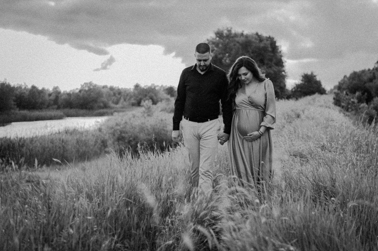 Семеен фотограф, семейна фотосесия, бременна фотосесия, фотосесия по залез, семейна фотография, Карина Беновска, фотосесия в полето