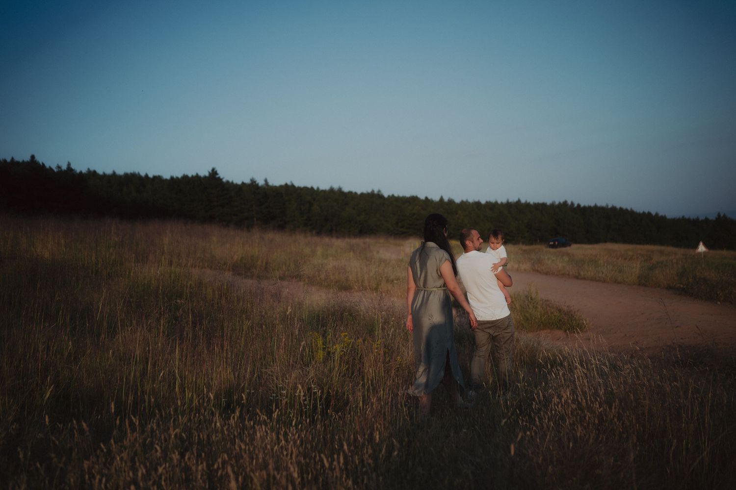 Семеен фотограф, семейна фотосесия, външна фотосесия, фотосесия по залез, фотосесия в гората, фотосесия навън, снимки на бебе, семейство
