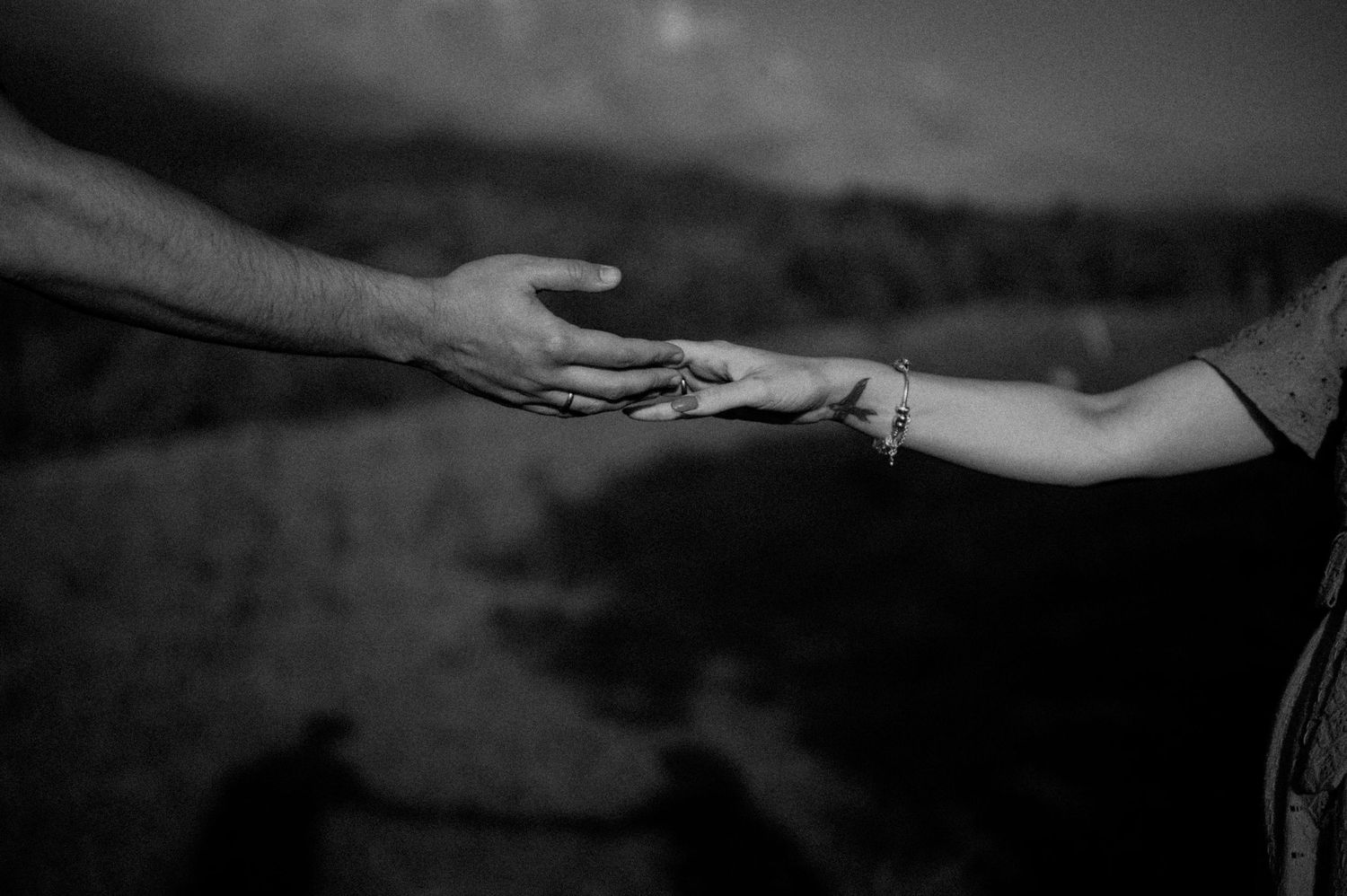 Семеен фотограф, семейна фотосесия, бременна фотосесия, фотосесия по залез, семейна фотография, Карина Беновска, фотосесия в полето
