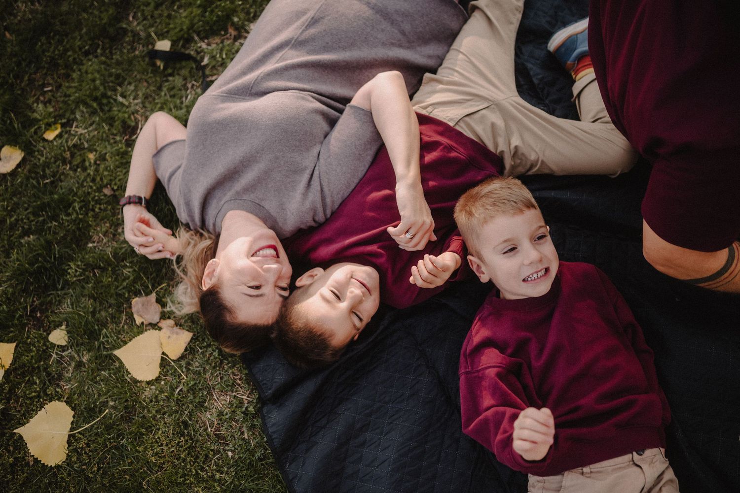 Семеен фотограф, семейна фотосесия, домашна фотосесия, фотосесия вкъщи, коледна фотосесия, семейна фотография, автентична семейна фотография