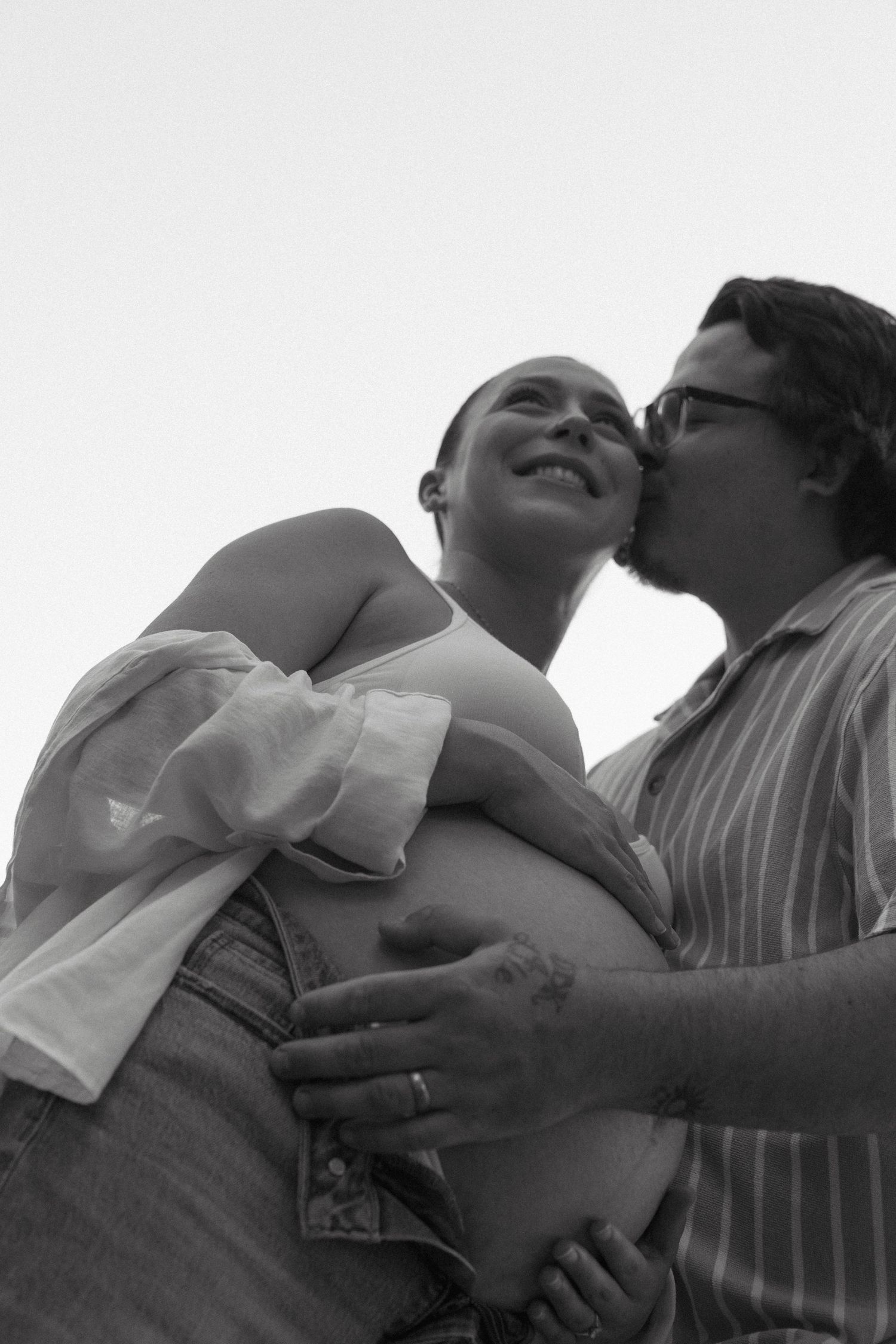 Maternity photography in Regina, Saskatchewan celebrating pregnancy with natural, timeless portraits across Saskatchewan.