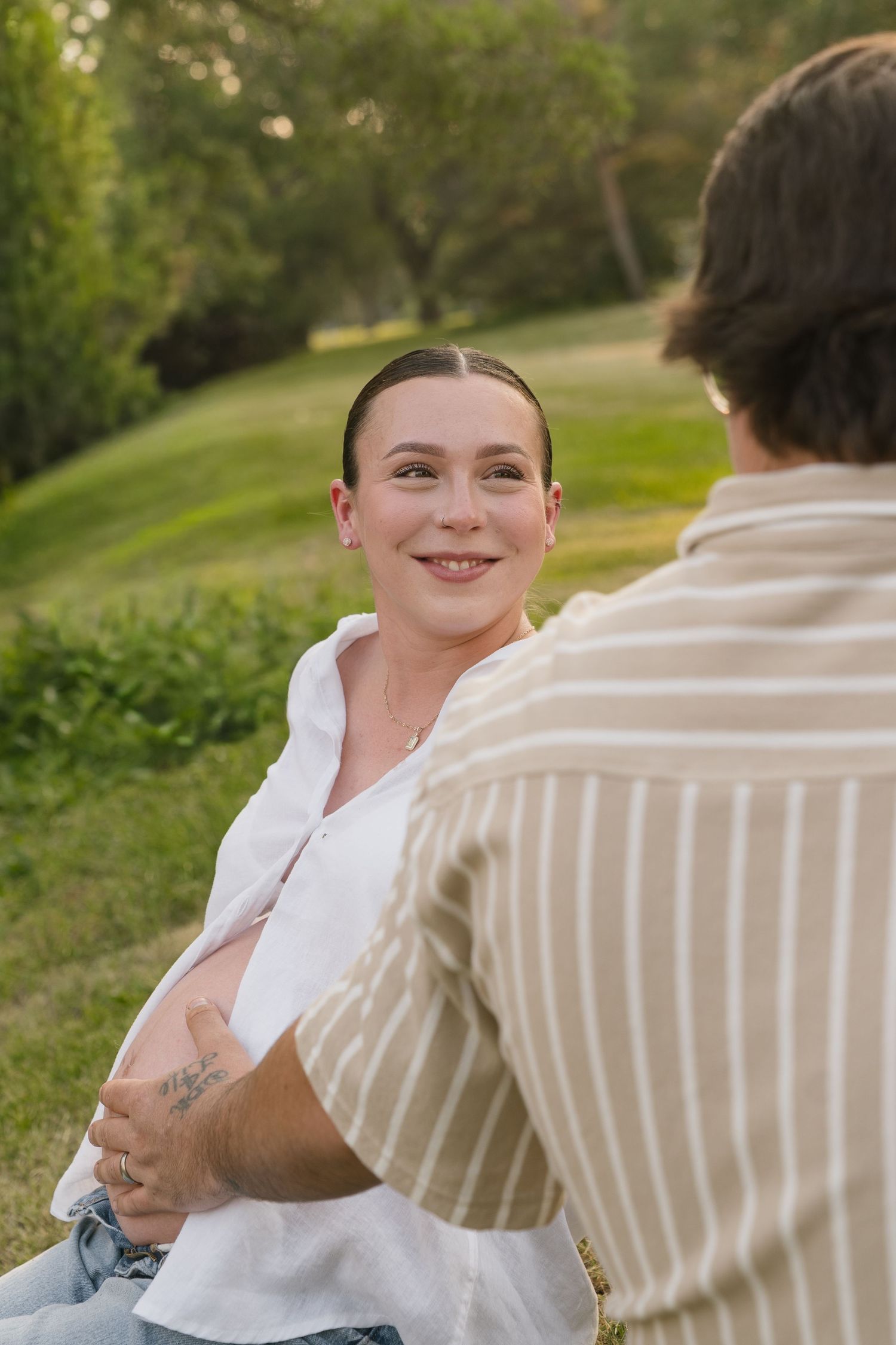 Maternity photography in Regina, Saskatchewan celebrating pregnancy with natural, timeless portraits across Saskatchewan.