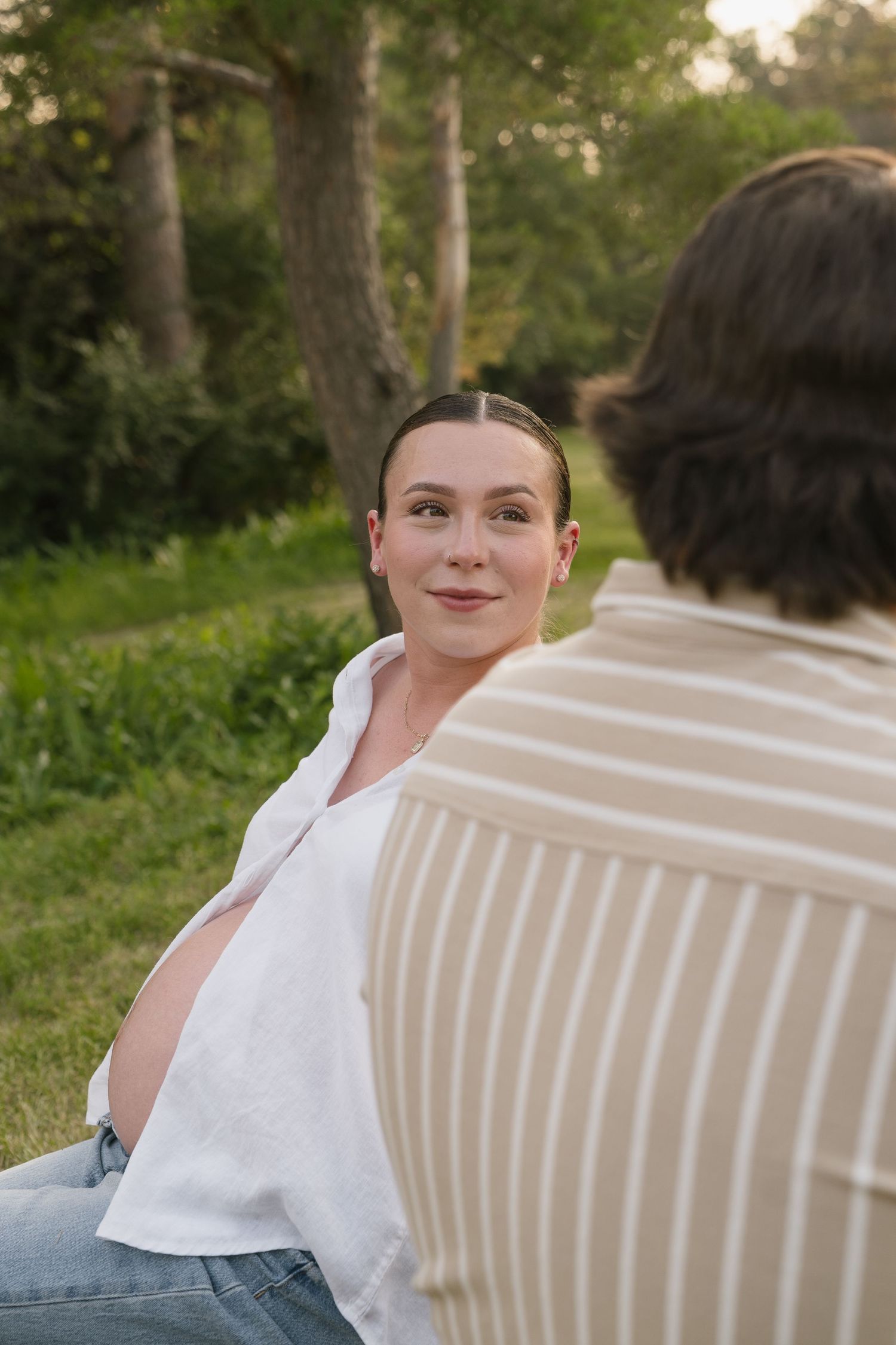 Maternity photography in Regina, Saskatchewan celebrating pregnancy with natural, timeless portraits across Saskatchewan.