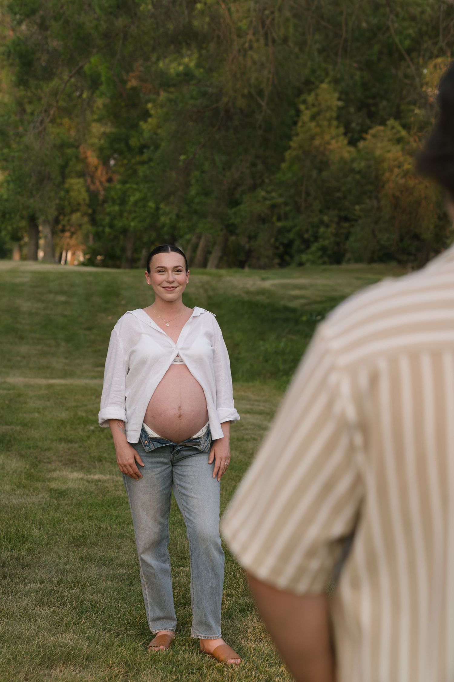 Maternity photography in Regina, Saskatchewan celebrating pregnancy with natural, timeless portraits across Saskatchewan.
