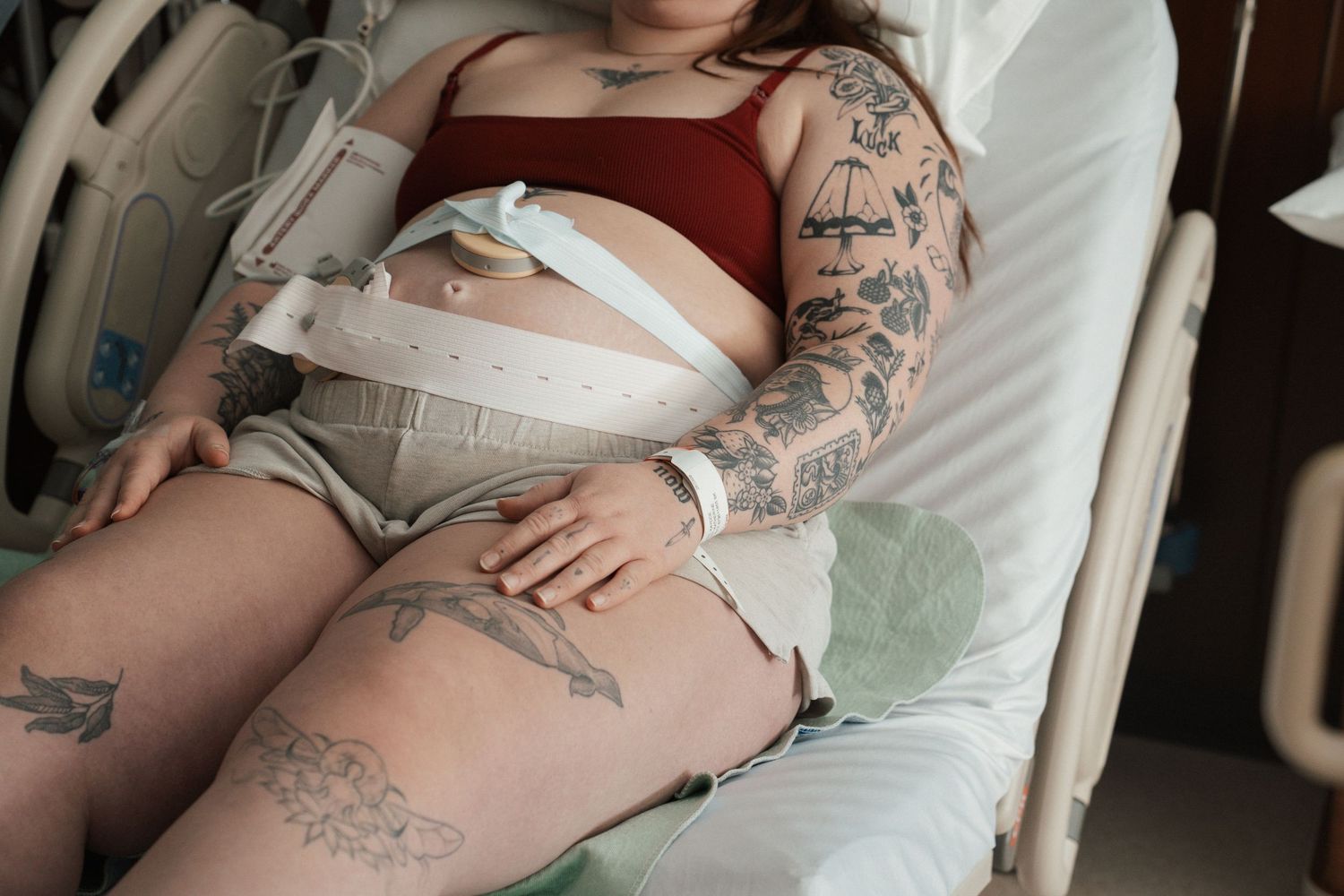Birth photography in Regina, Saskatchewan documenting natural, hospital and home births across Saskatchewan and the Canadian Prairies.