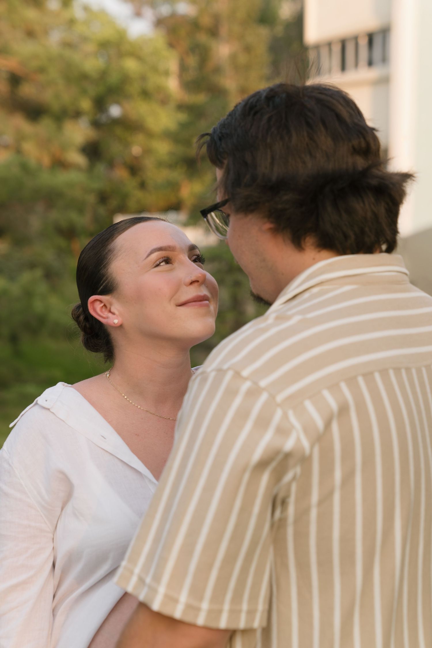 Maternity photography in Regina, Saskatchewan celebrating pregnancy with natural, timeless portraits across Saskatchewan.