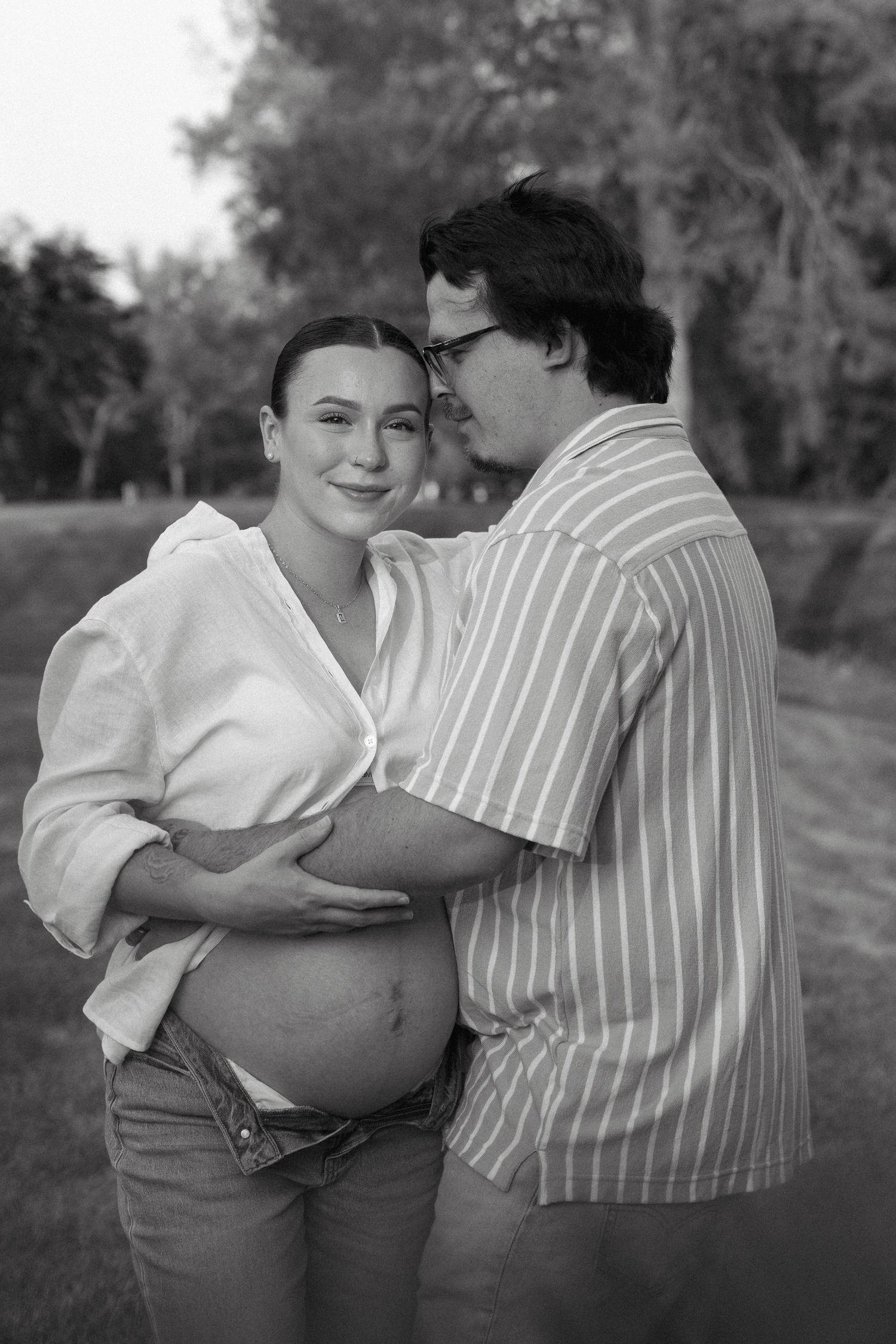 Maternity photography in Regina, Saskatchewan celebrating pregnancy with natural, timeless portraits across Saskatchewan.