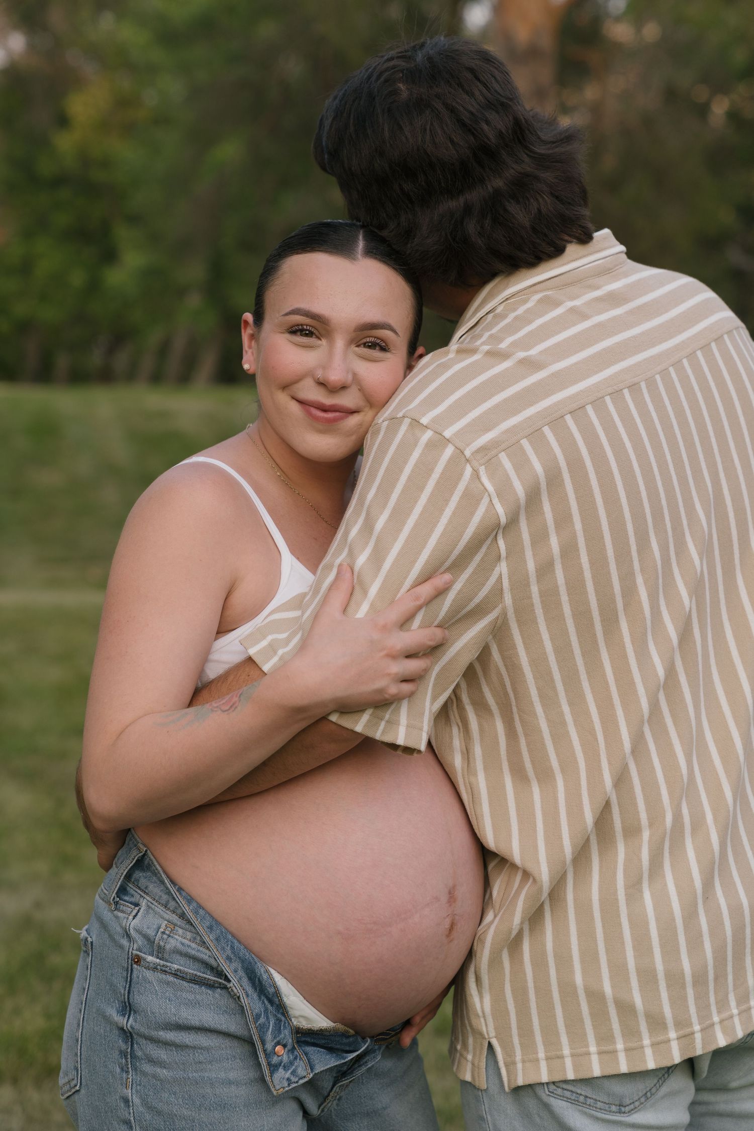 Maternity photography in Regina, Saskatchewan celebrating pregnancy with natural, timeless portraits across Saskatchewan.