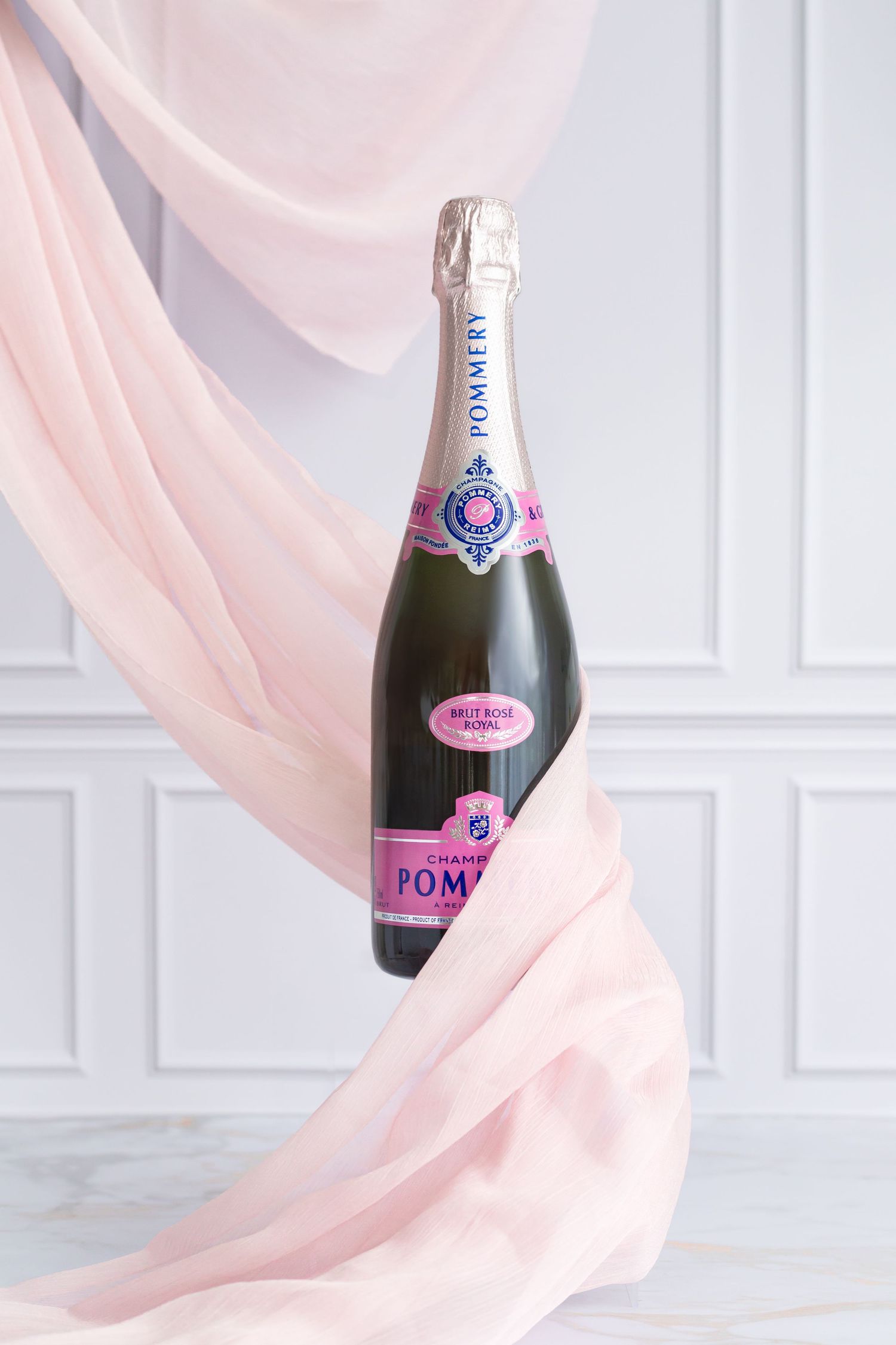 Shooting-champagne-pommery-lévitation-photographe-pierrefeu-du-var-france-provence-studio