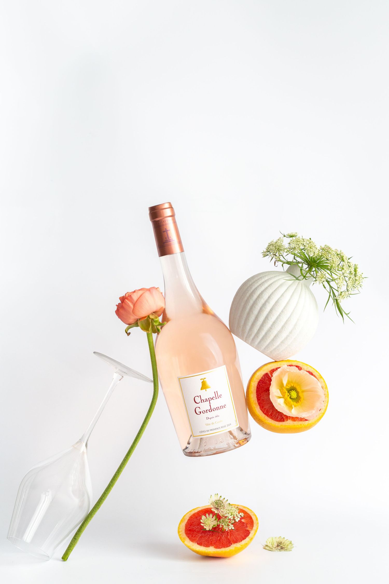Shooting-vin-flowers-fruits-levitation-studio-france-provence-pierrefeu-du-var-verre-de-vin