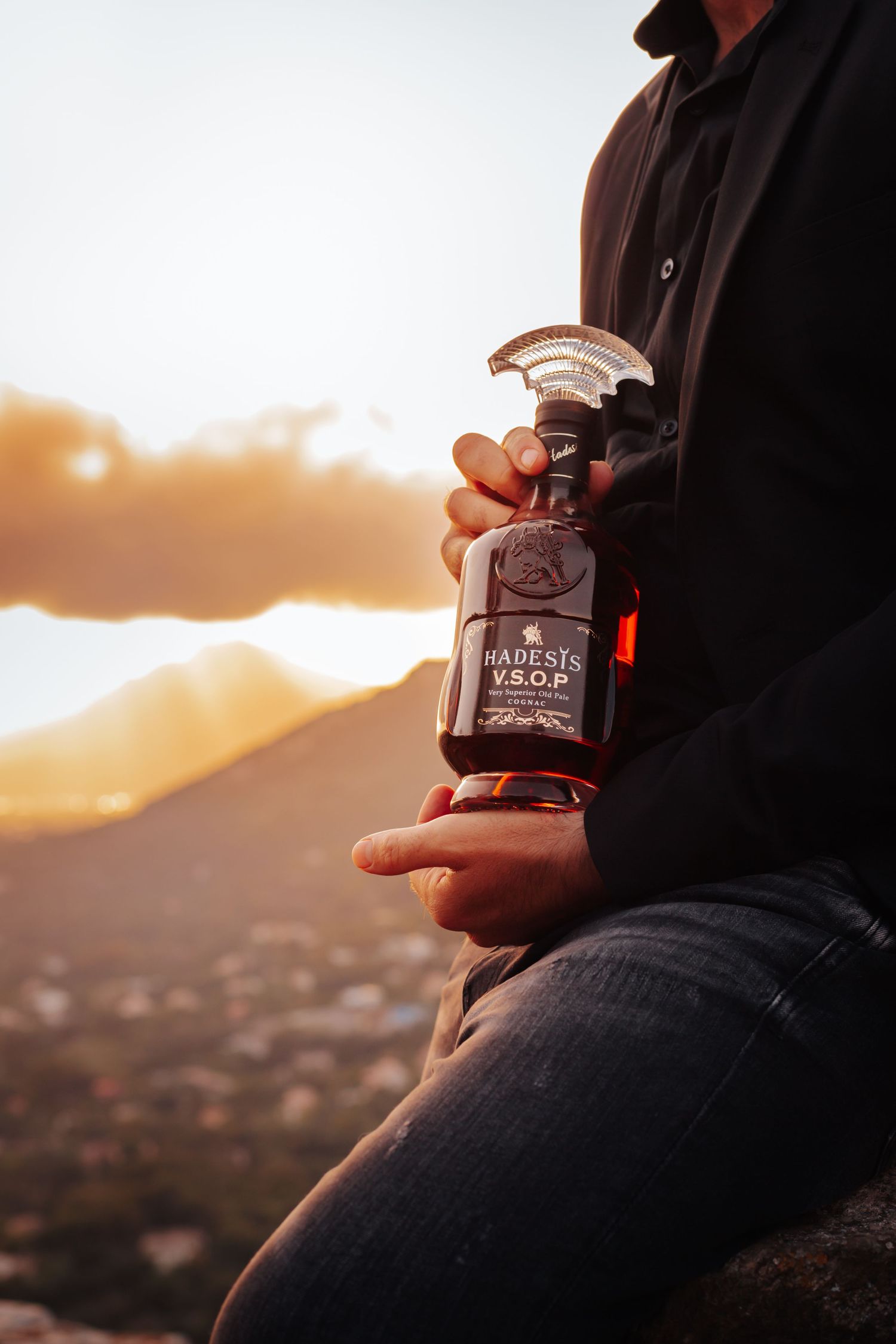 Bouteille-cognac-shooting-lifestyle-publicité-brand-hong-kong-france-golden-hour-hyeres-chateau-hadesis