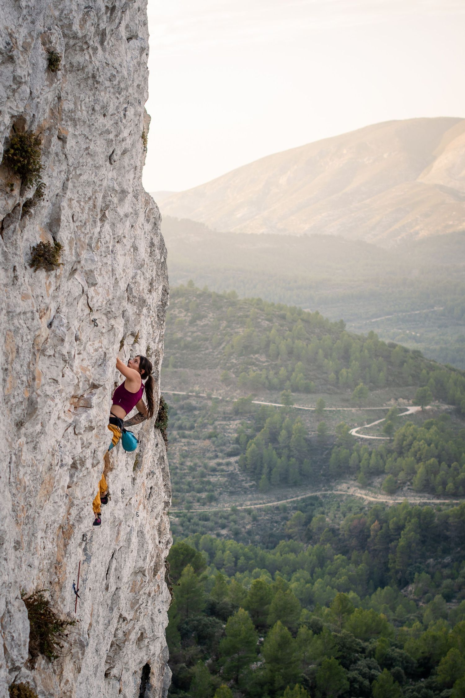 Aixorta Climbing | Rock climbing photography in Spain by Karolina Pośpiech. Fotografia wspinaczkowa i outdoor w naturalnym świetle.