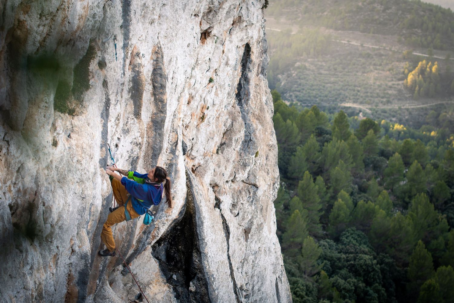Aixorta Climbing | Rock climbing photography in Spain by Karolina Pośpiech. Fotografia wspinaczkowa i outdoor w naturalnym świetle.