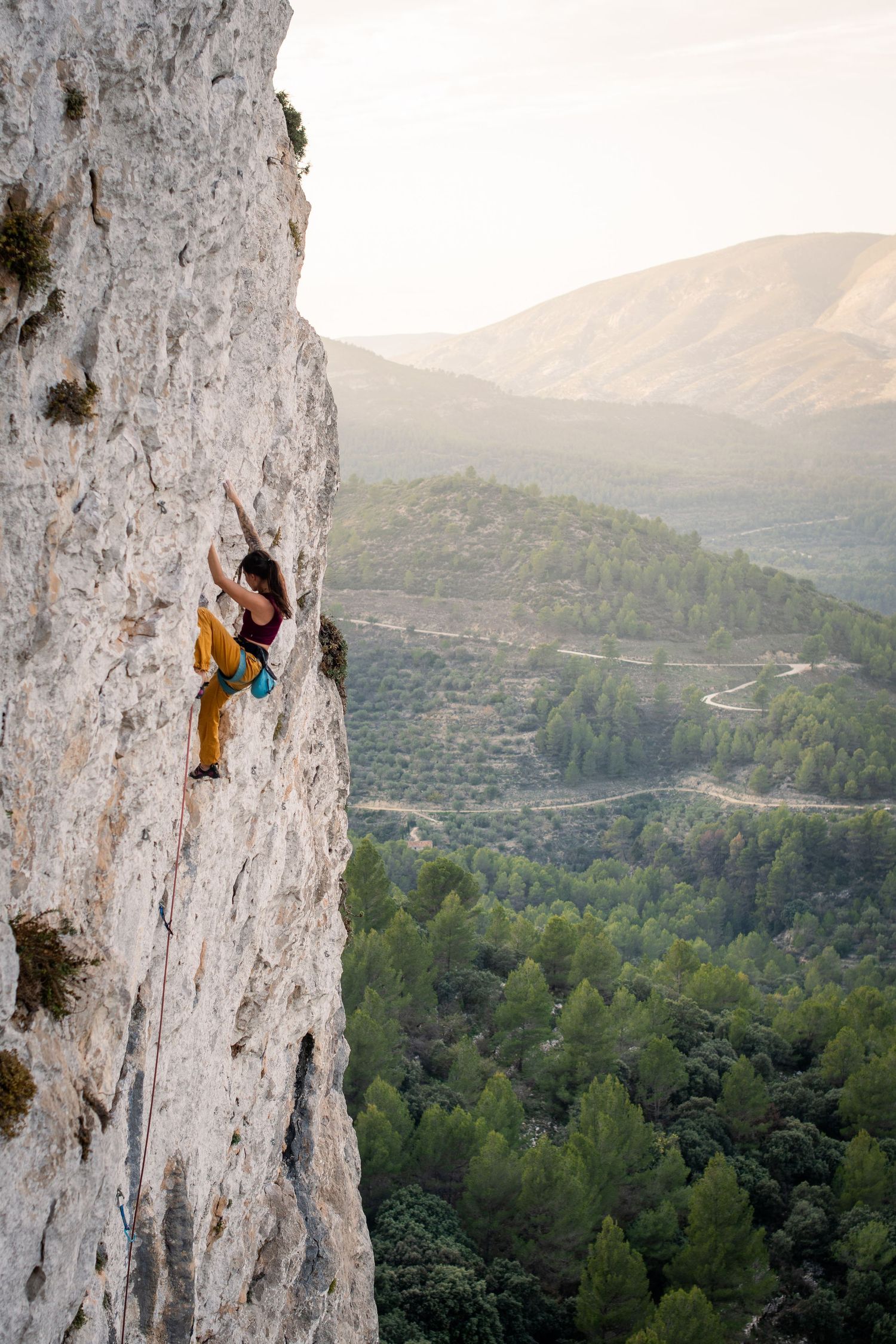 Aixorta Climbing | Rock climbing photography in Spain by Karolina Pośpiech. Fotografia wspinaczkowa i outdoor w naturalnym świetle.