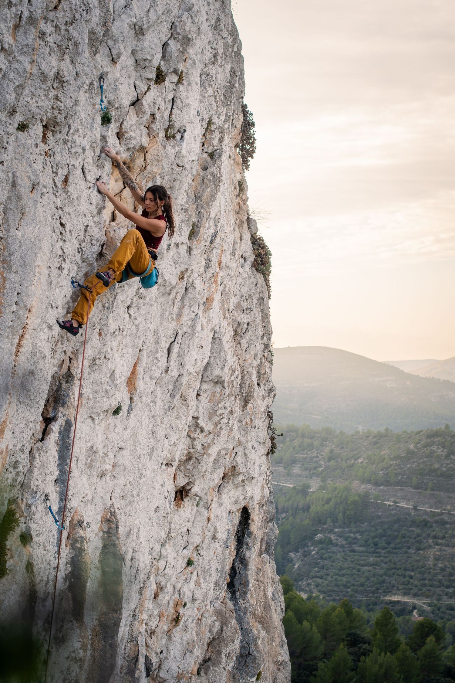 Aixorta Climbing | Rock climbing photography in Spain by Karolina Pośpiech. Fotografia wspinaczkowa i outdoor w naturalnym świetle.