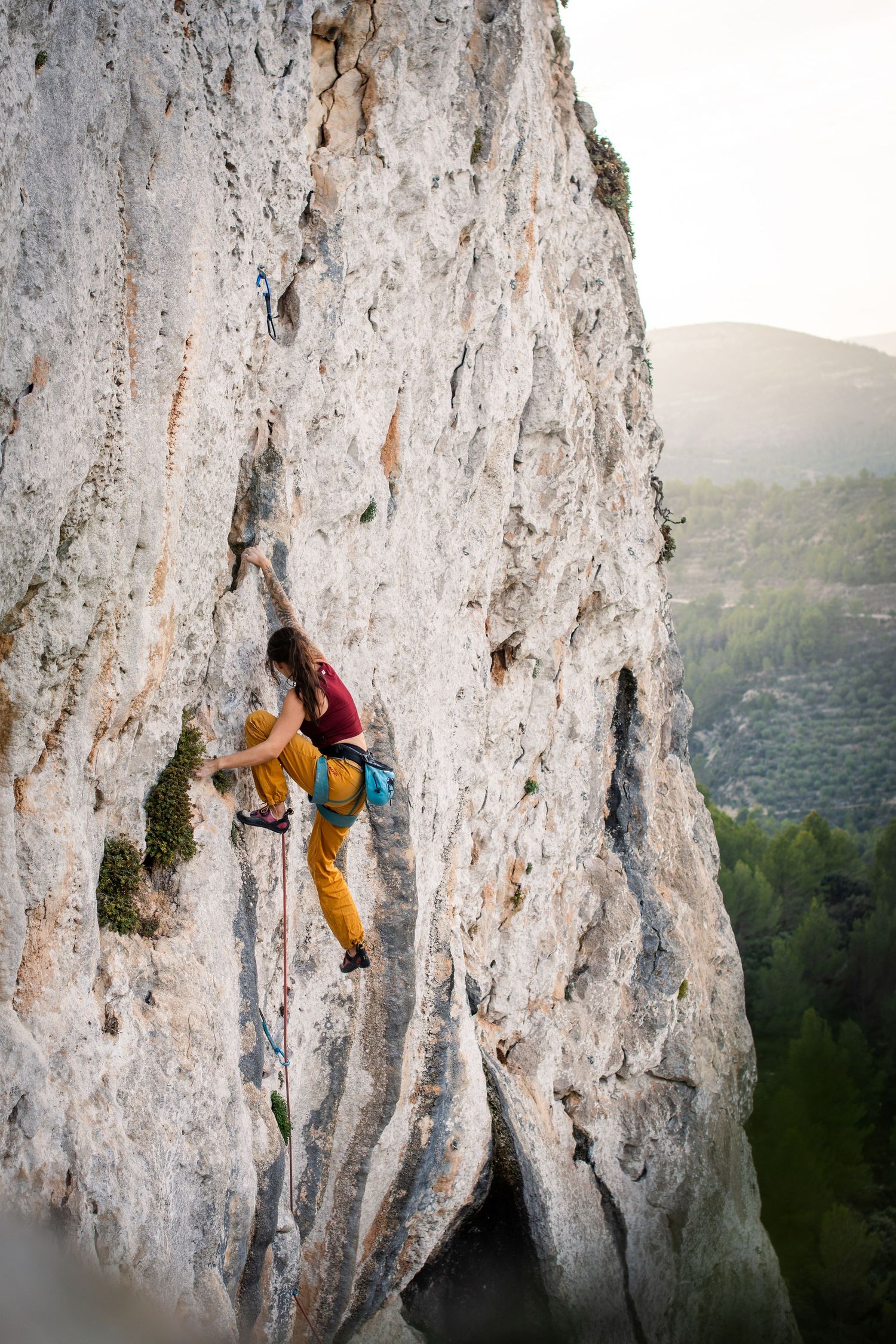 Aixorta Climbing | Rock climbing photography in Spain by Karolina Pośpiech. Fotografia wspinaczkowa i outdoor w naturalnym świetle.