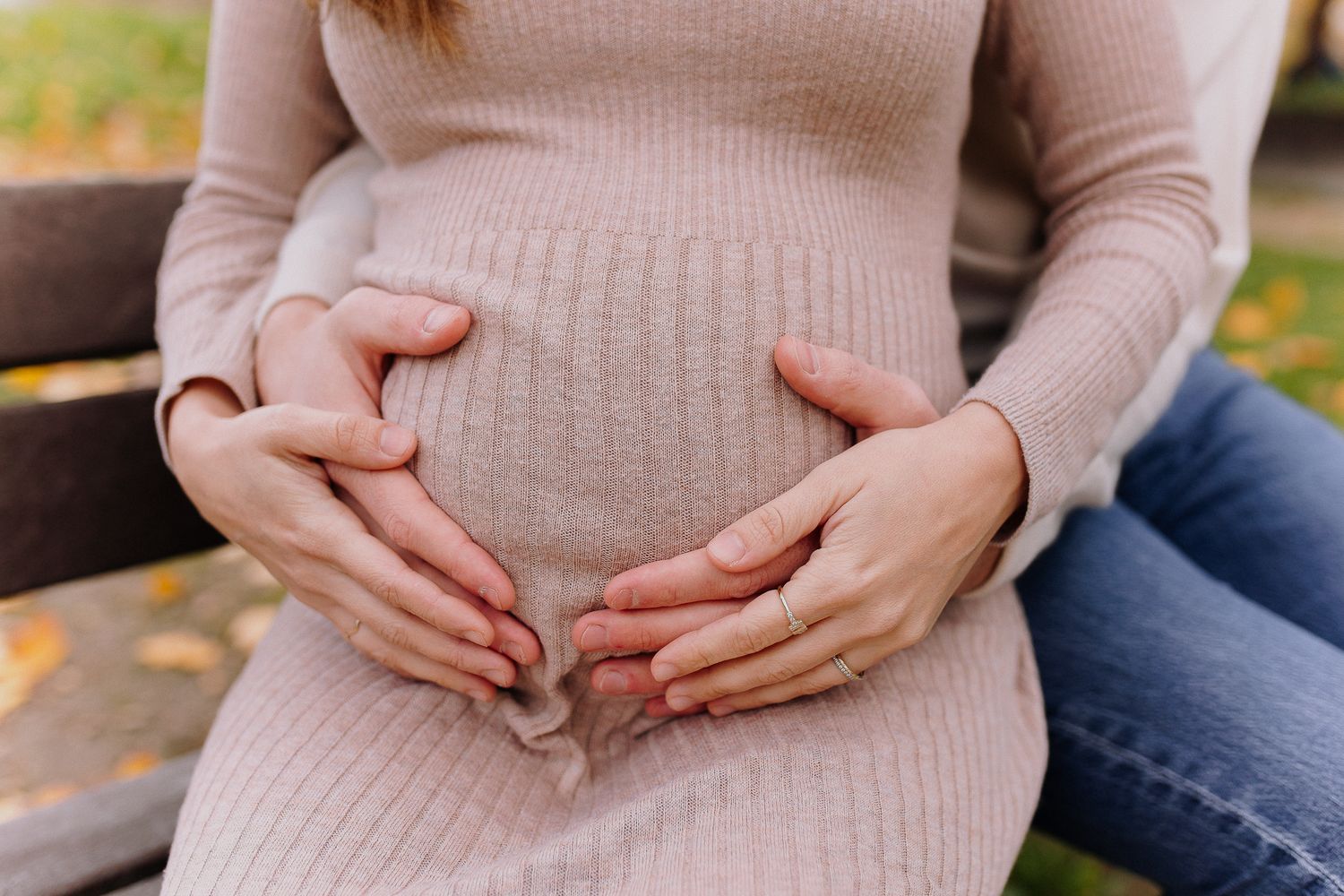Portrait Paris Pregnancy - Aesthetic Paris - Paulie Delic Portrait
