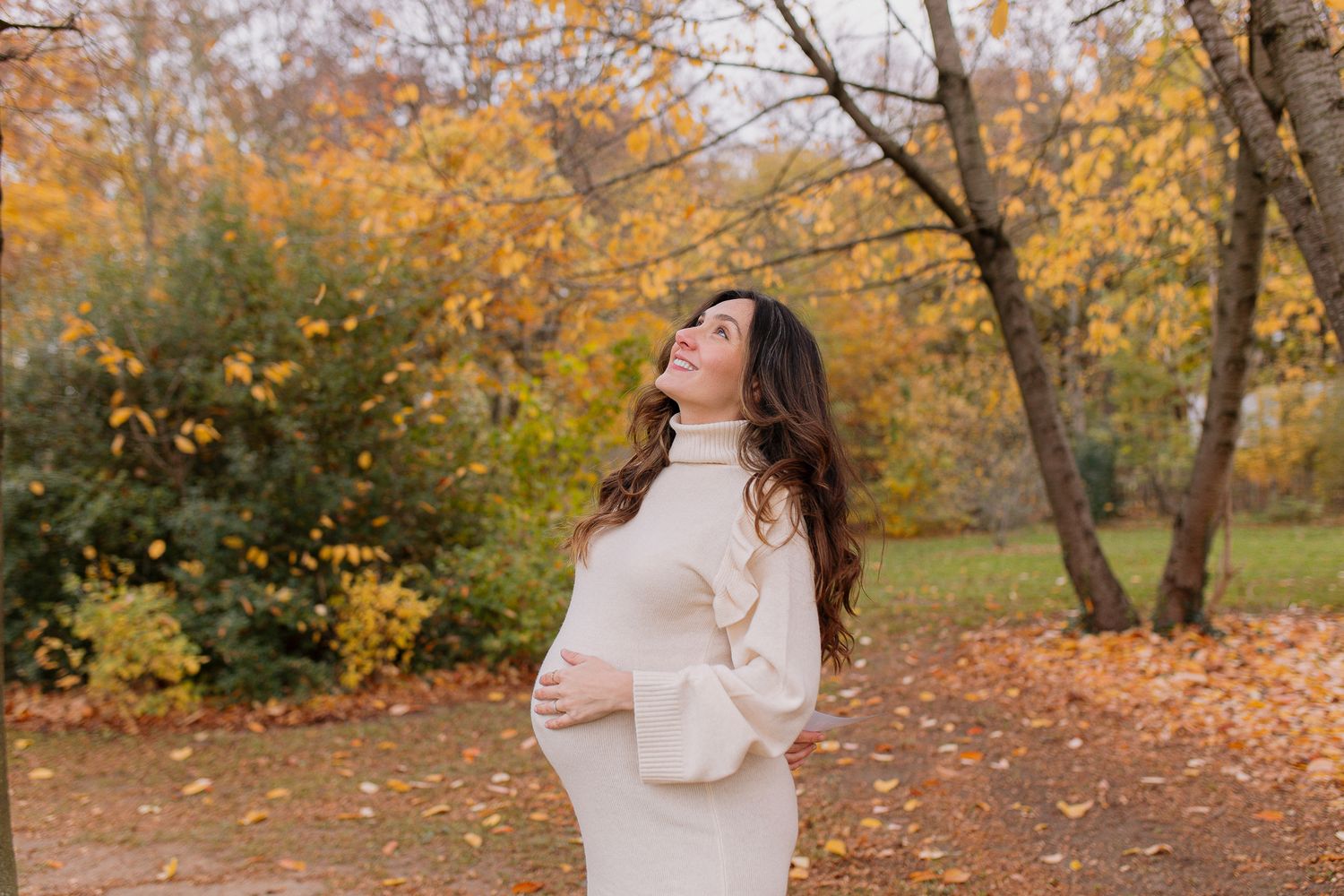 Portrait Paris Pregnancy - Aesthetic Paris - Paulie Delic Portrait
