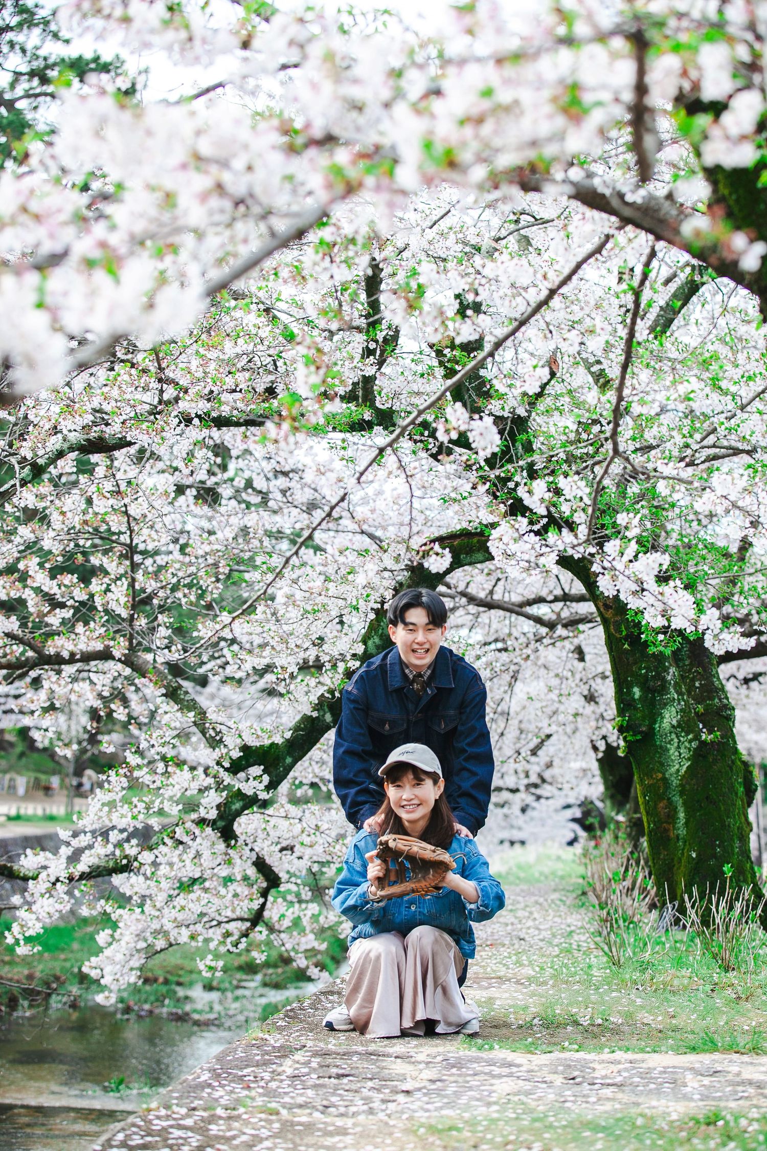 成人式　母と子　キャッチボール　櫻　夙川公園 sakura