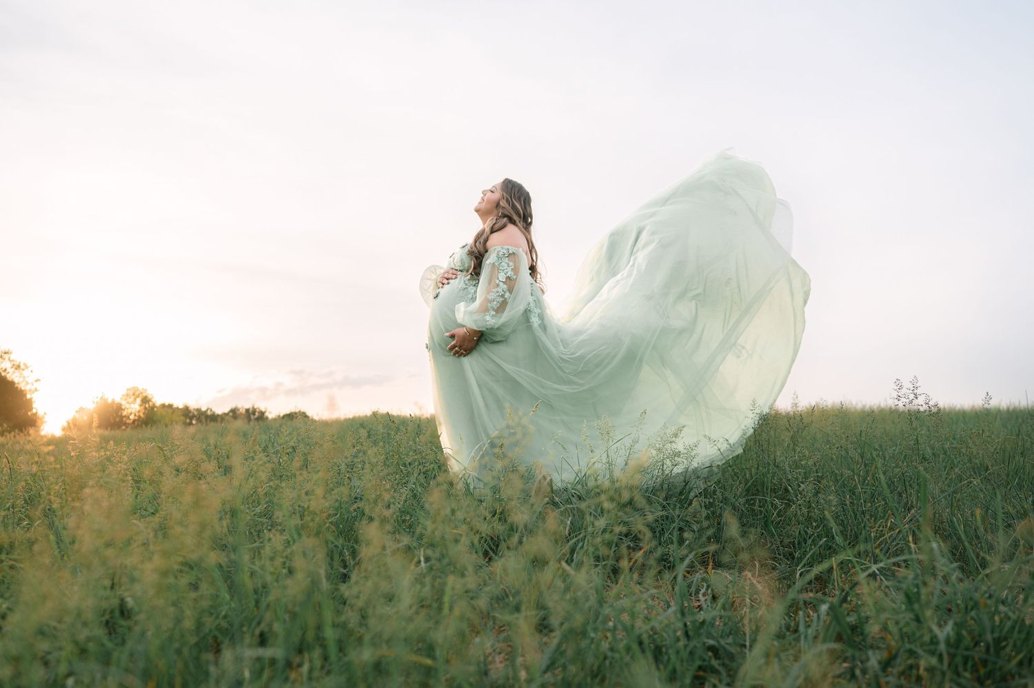 outdoor maternity session in Fredericksburg VA by Kaleigh Olinger Photography