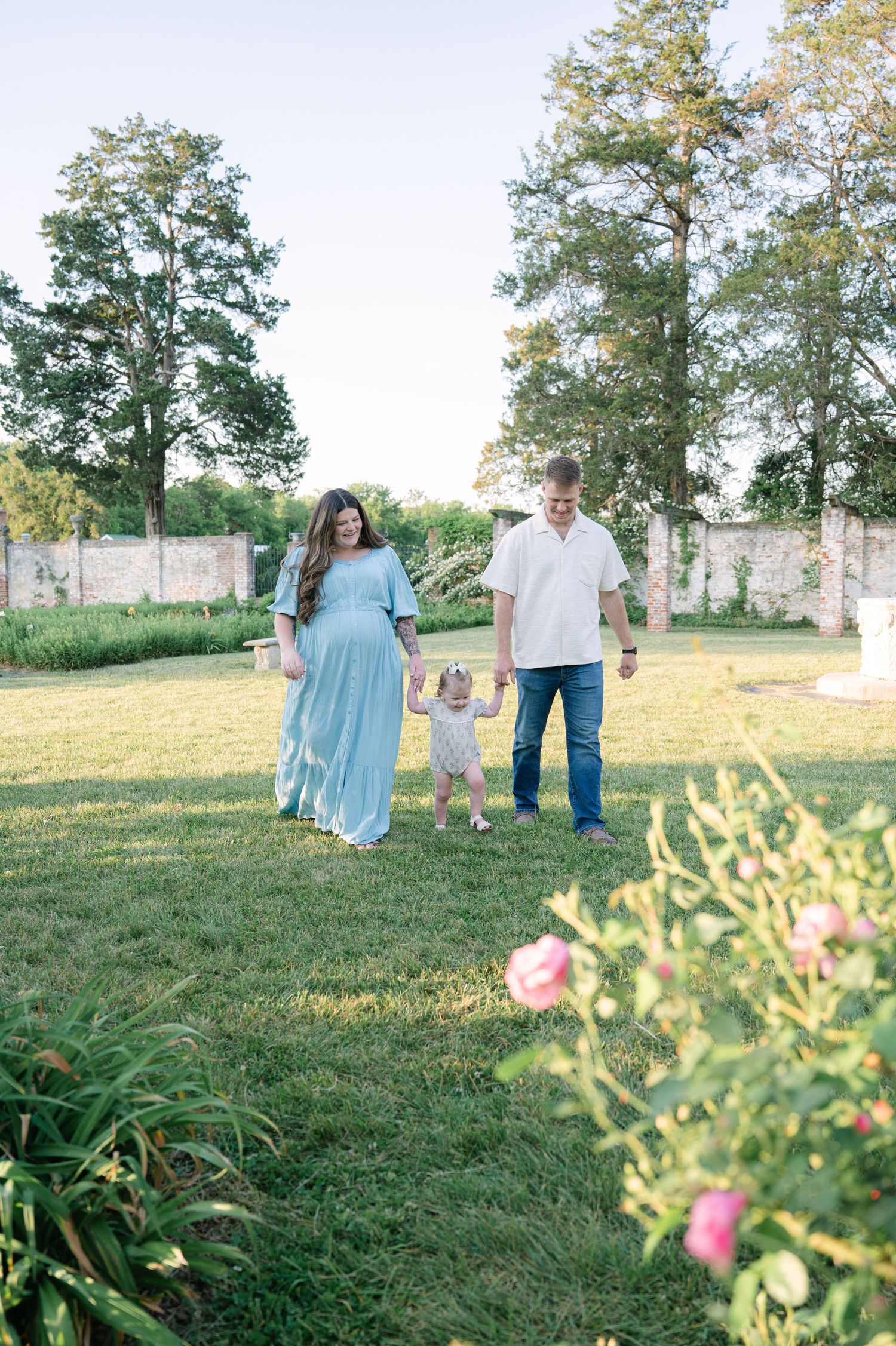 outdoor maternity session in Fredericksburg VA by Kaleigh Olinger Photography