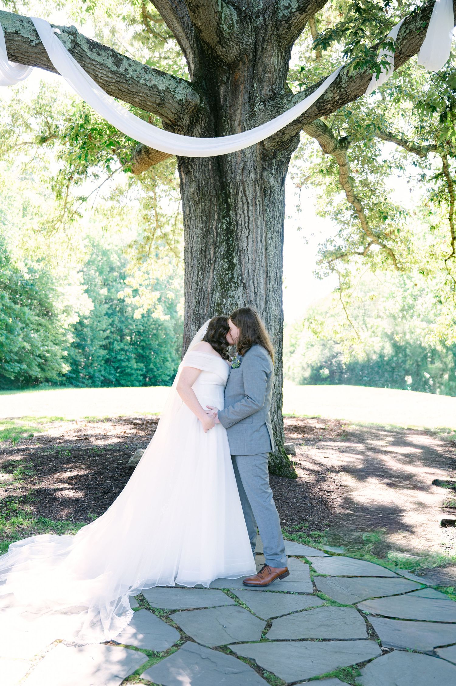 outdoor wedding in Mineral VA by Kaleigh Olinger Photography