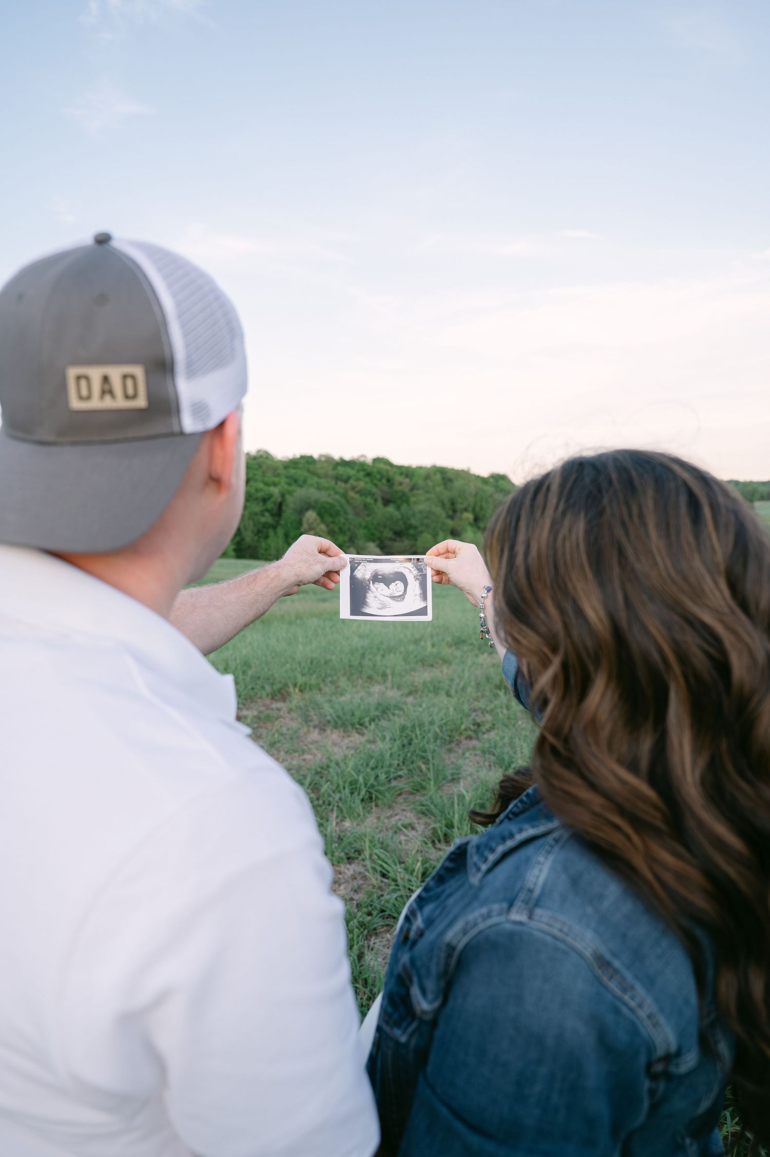 outdoor maternity session in Fredericksburg VA by Kaleigh Olinger Photography