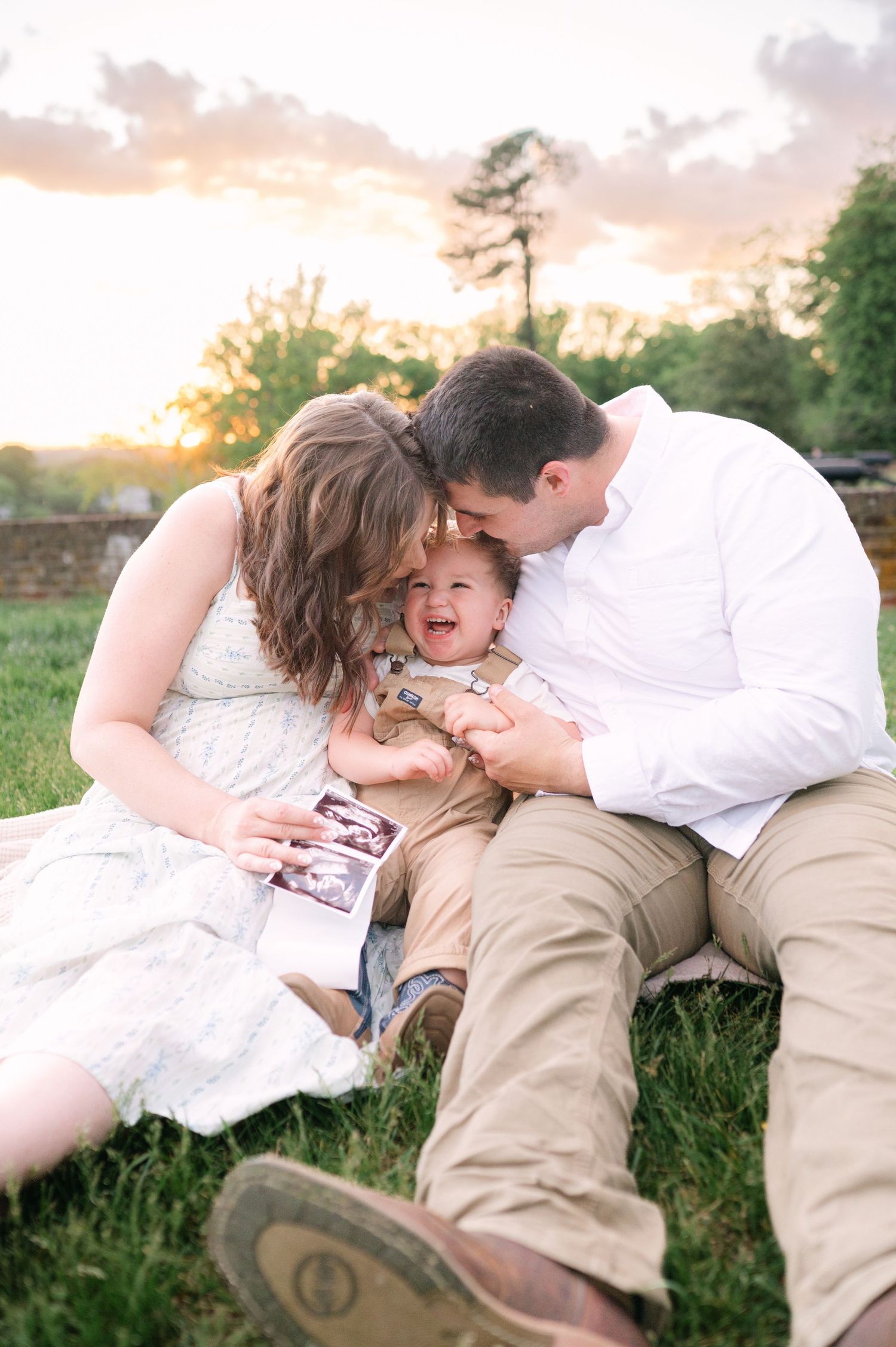 outdoor maternity session in Fredericksburg VA by Kaleigh Olinger Photography