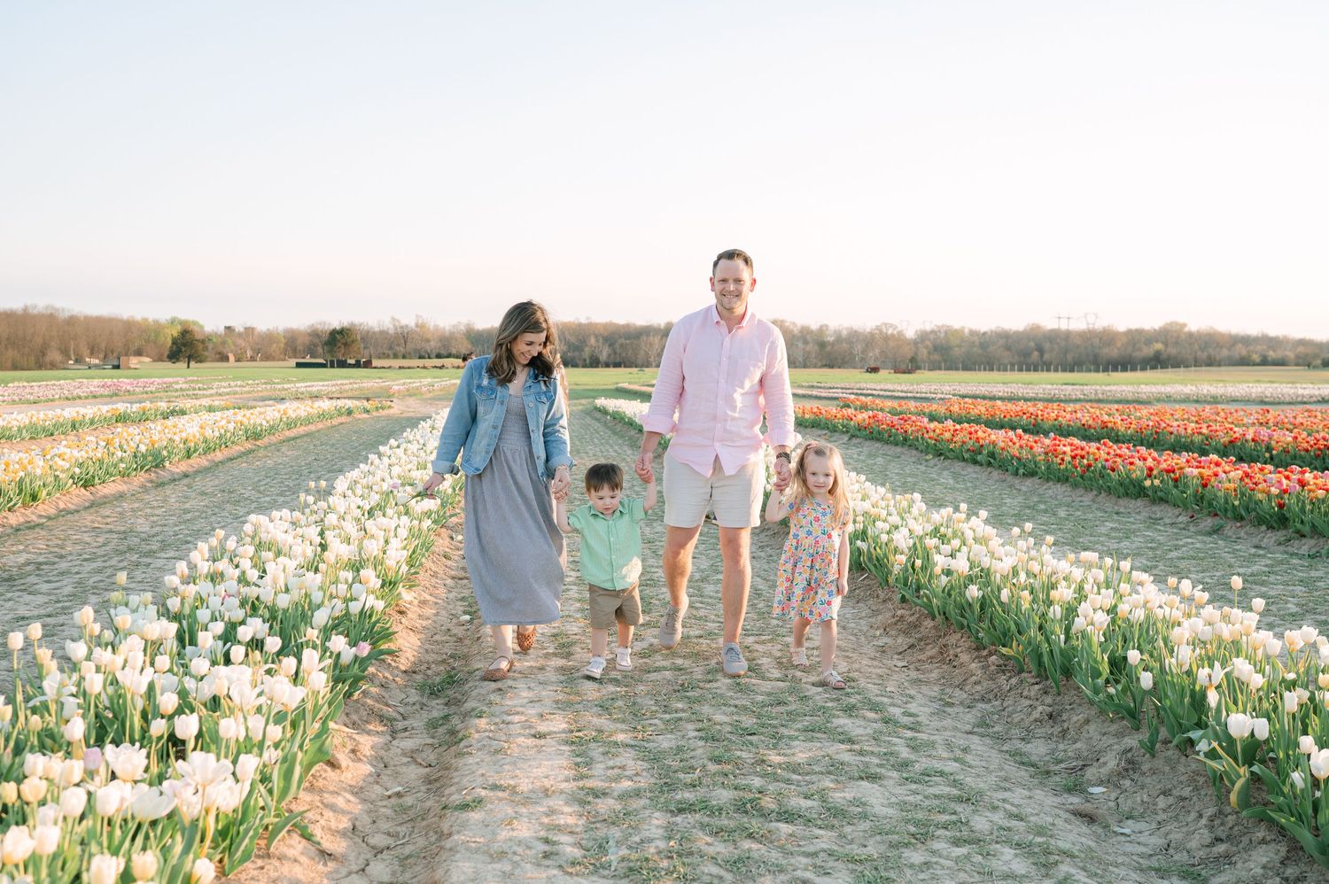 outdoor family mini session in Nokesville VA by Kaleigh Olinger Photography