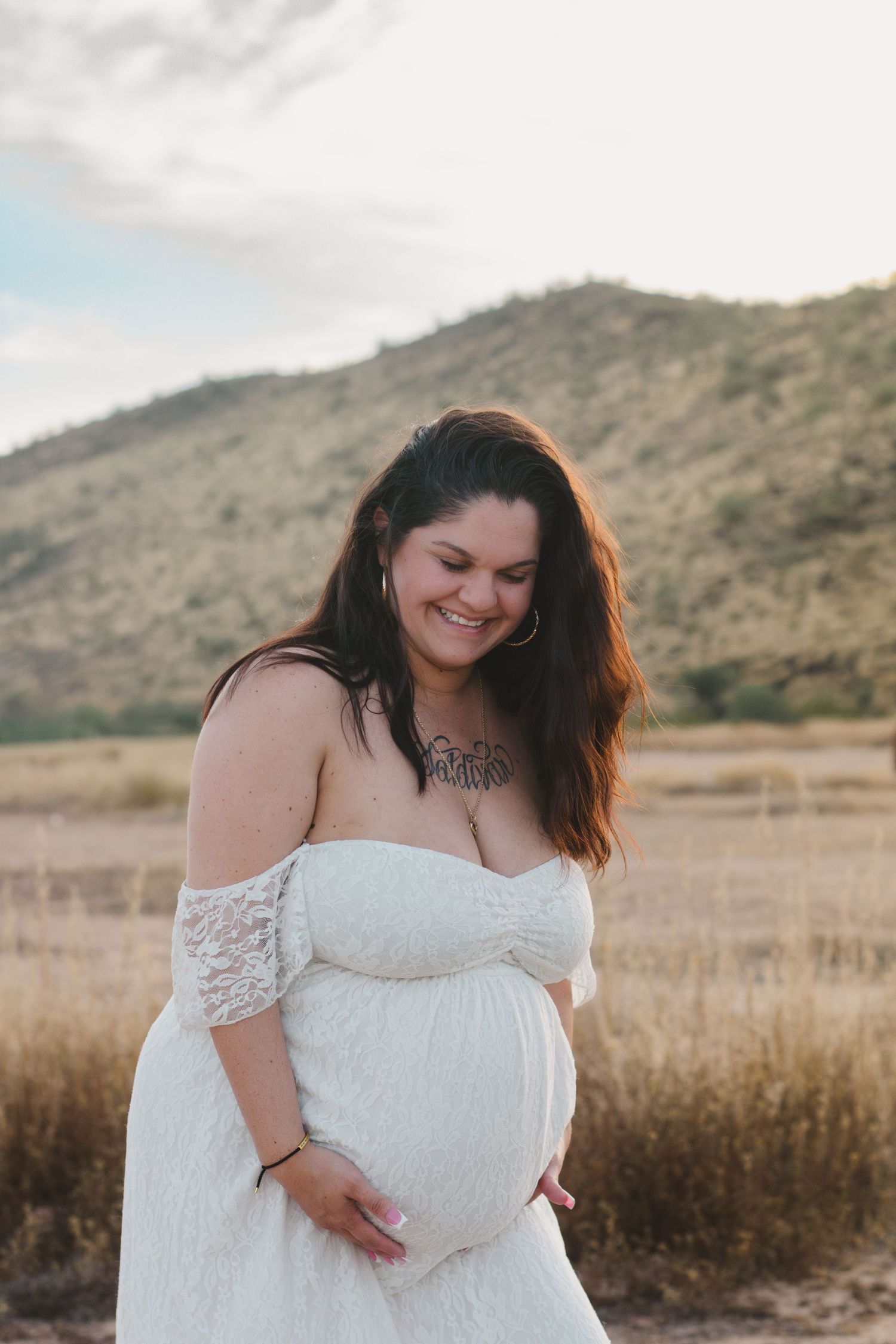 pregnancy photoshoot with arizona mountains in the background