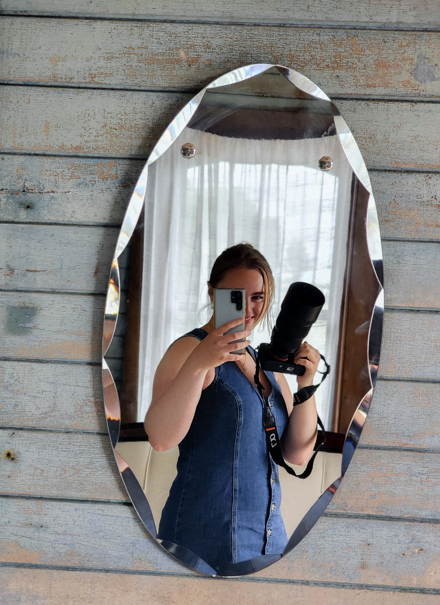 Sabrina Sommerville takes a selfy