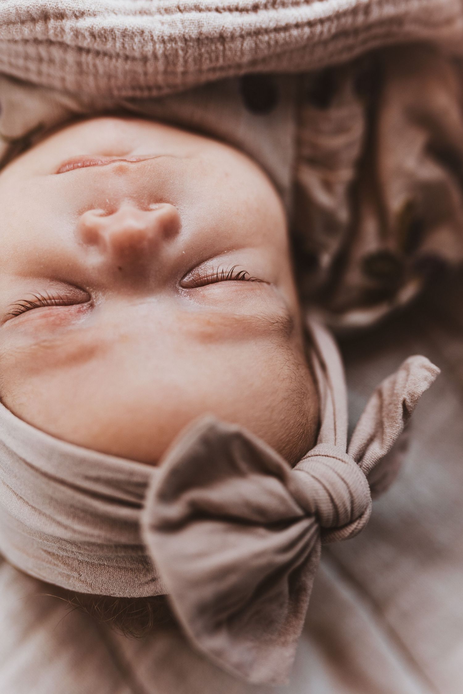 Zürich baby photography capturing natural and timeless moments. Zeitlose und natürliche Babyfotografie in Zürich.