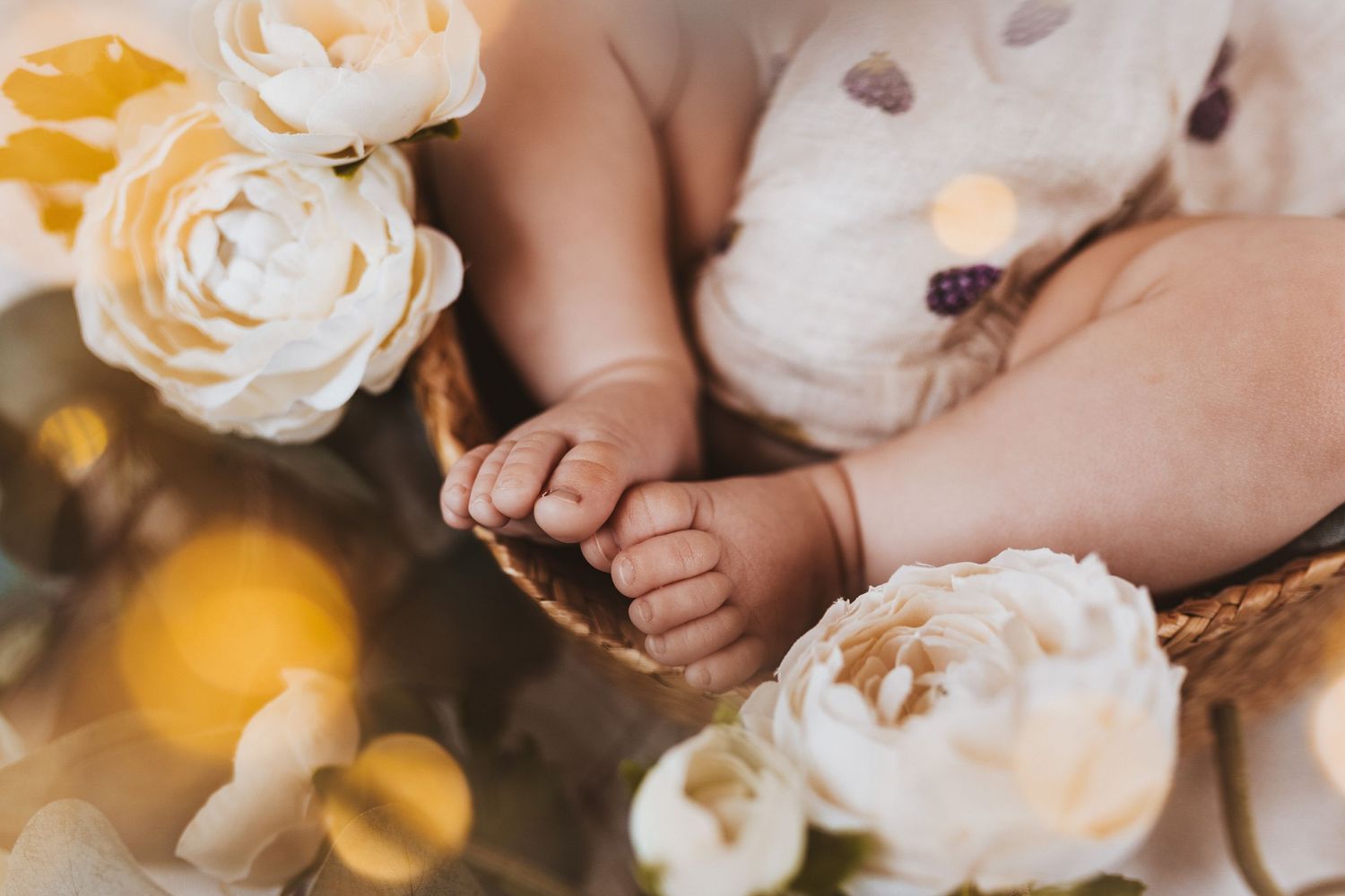 Zürich baby photography capturing natural and timeless moments. Zeitlose und natürliche Babyfotografie in Zürich.