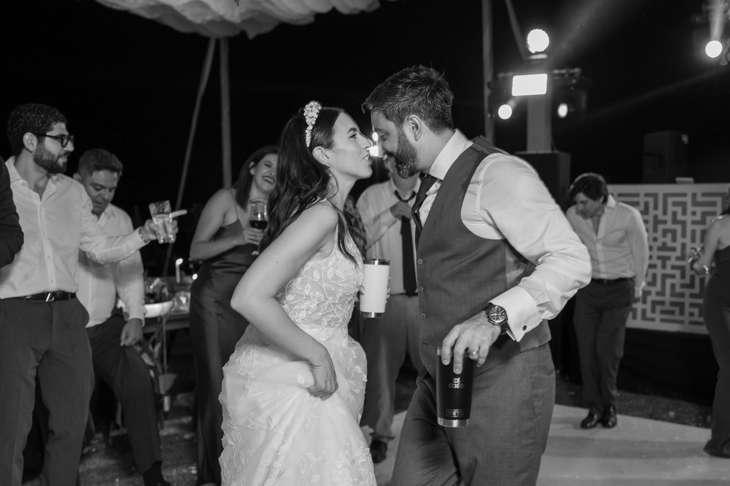 Black and white capture of couple sharing playful moment while dancing at reception. Boda en Parras Coahuila fotógrafo