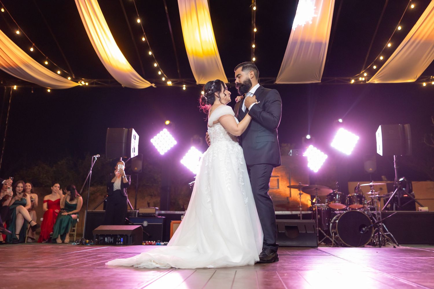 Elegant ballroom dance under draped fabric and string lights at wedding reception. Boda en Parras Coahuila, Fotógrafo de bodas